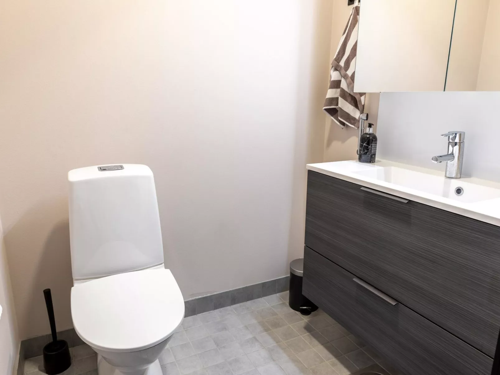 Saanan helmi - Binnen