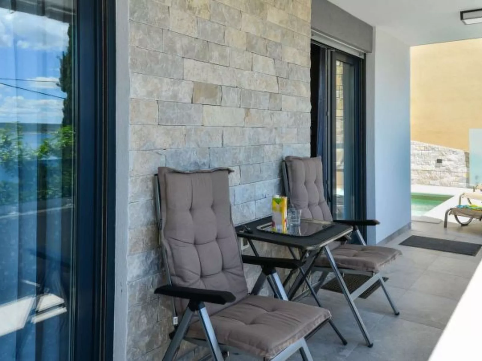 Modern Villa Futura with pool - Buiten