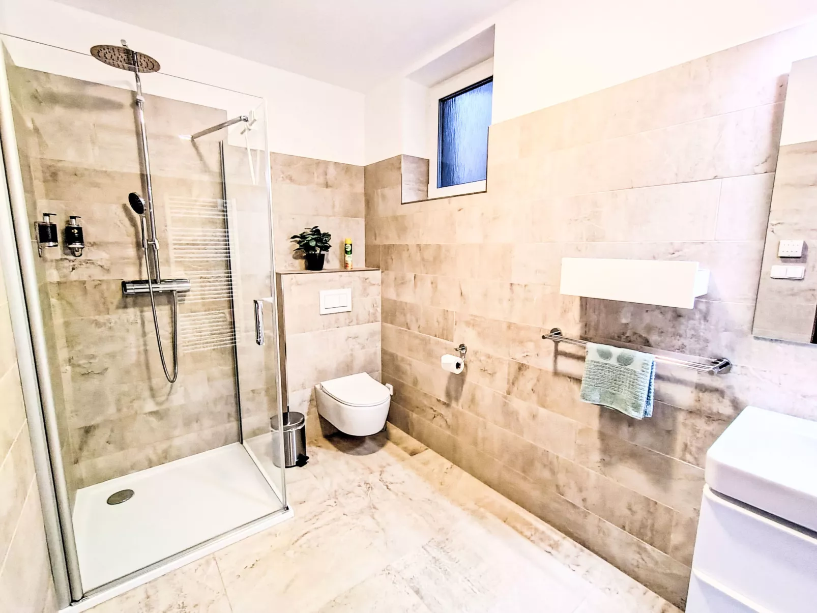 Ground Oasis with Terrace - Binnen