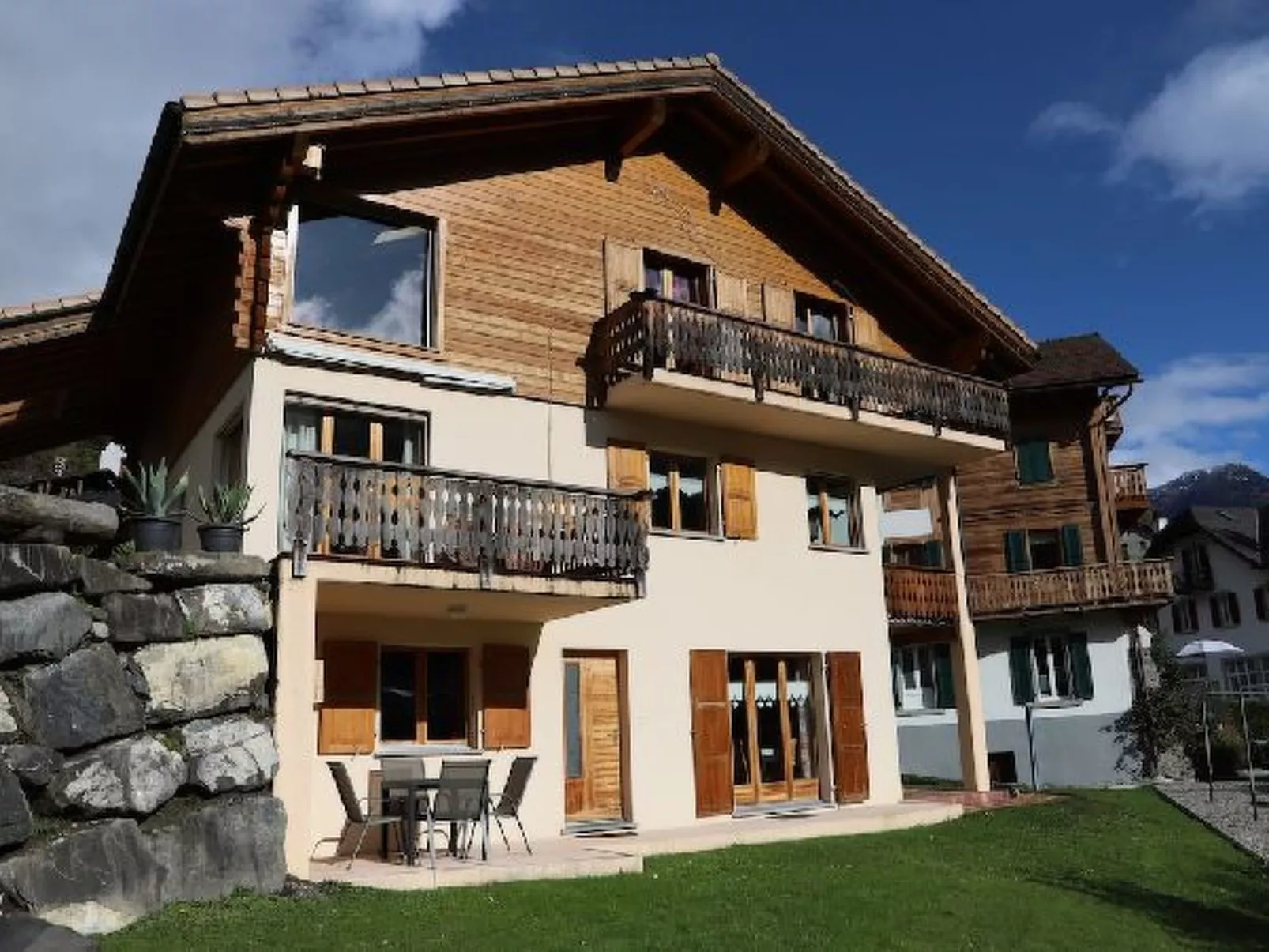 Petit Nid Douillet au Coeur de Salvan - Buiten