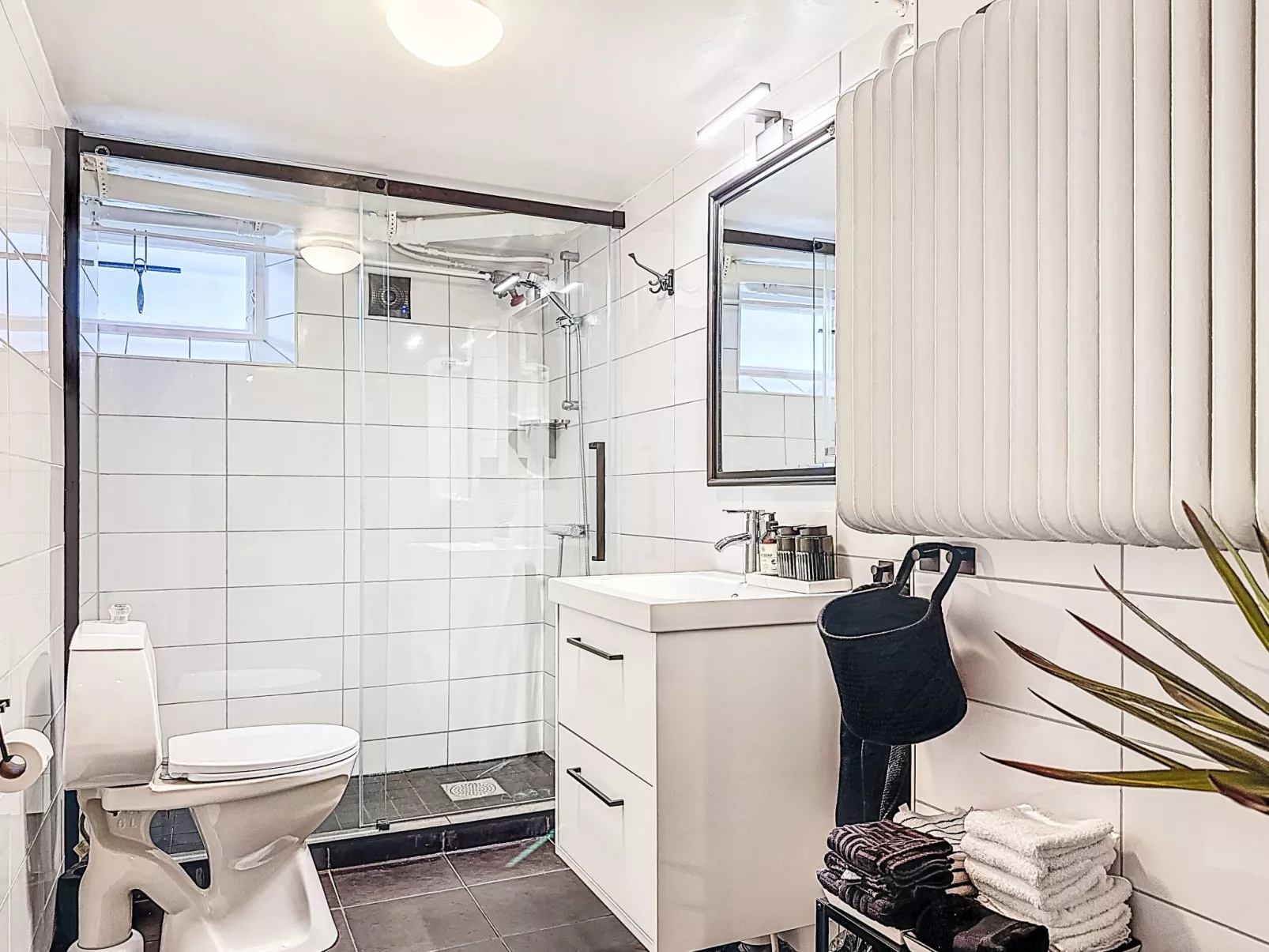 Vårhemsplatsen - Binnen