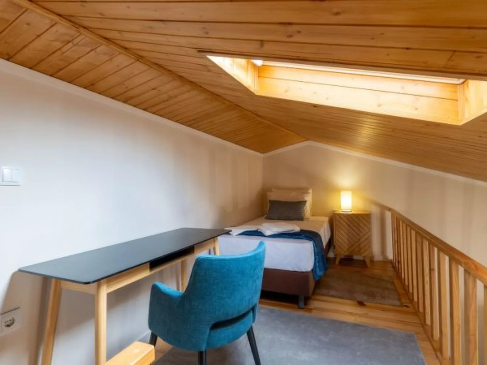 CITY CENTER COMFORT APARTMENT B by VACATIONY - Binnen