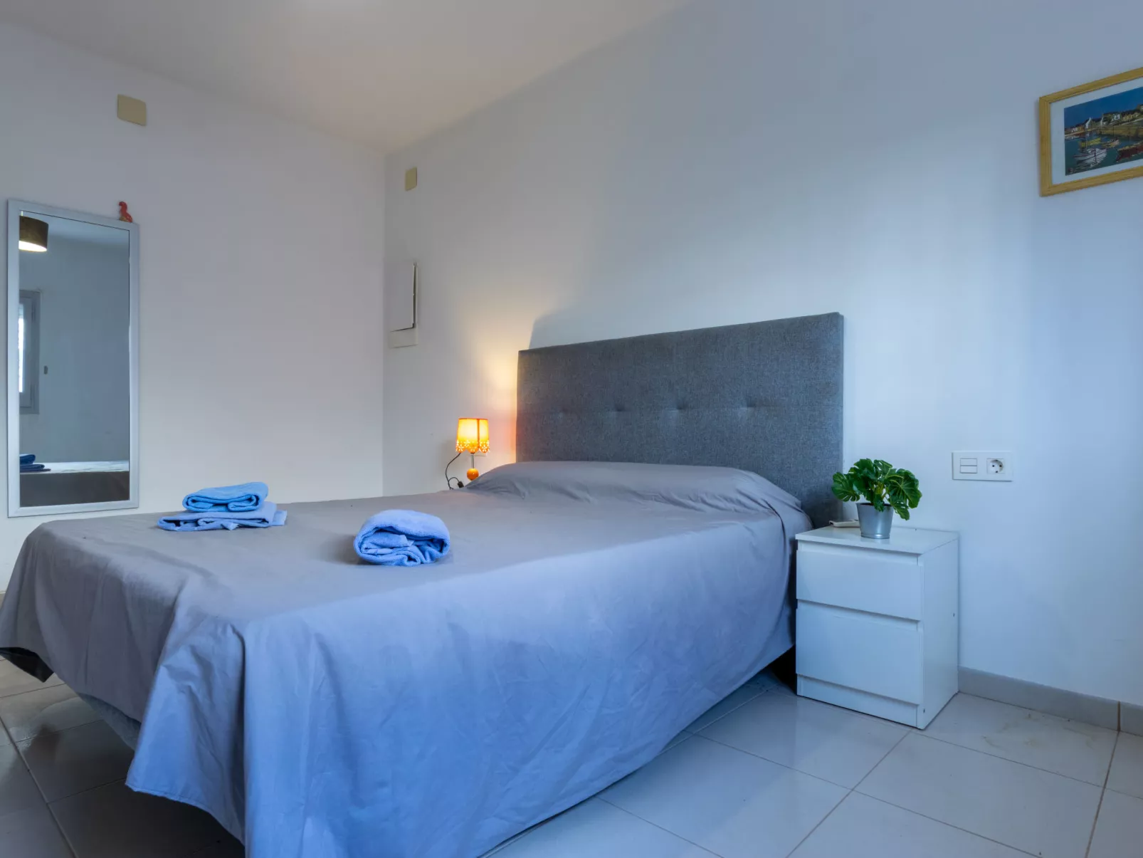 Higini Angles - Binnen