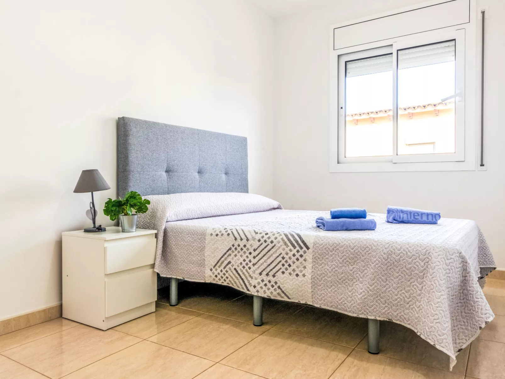 Higini Angles - Binnen