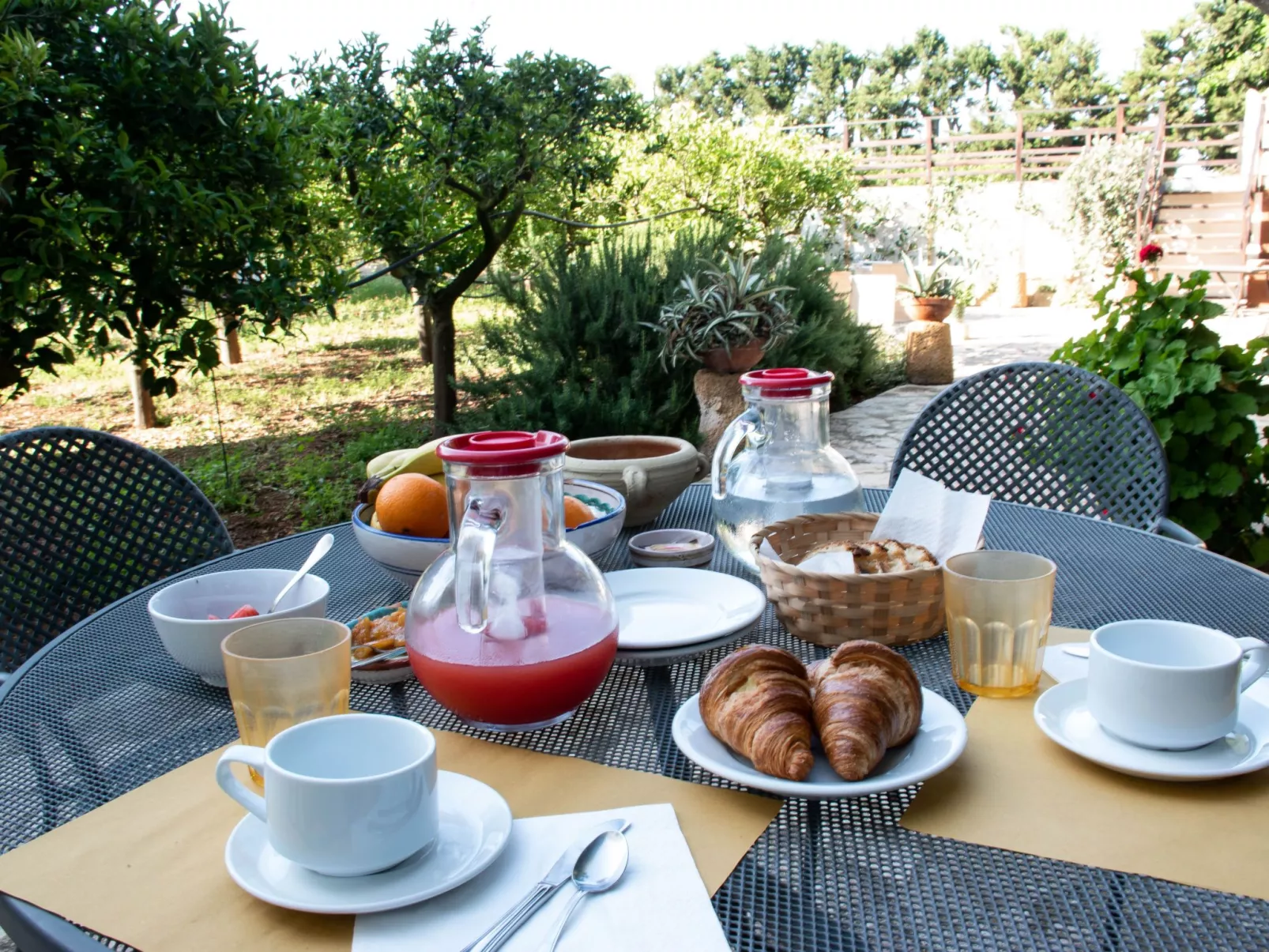 Anwesen mit Privatparkplatz - Buiten