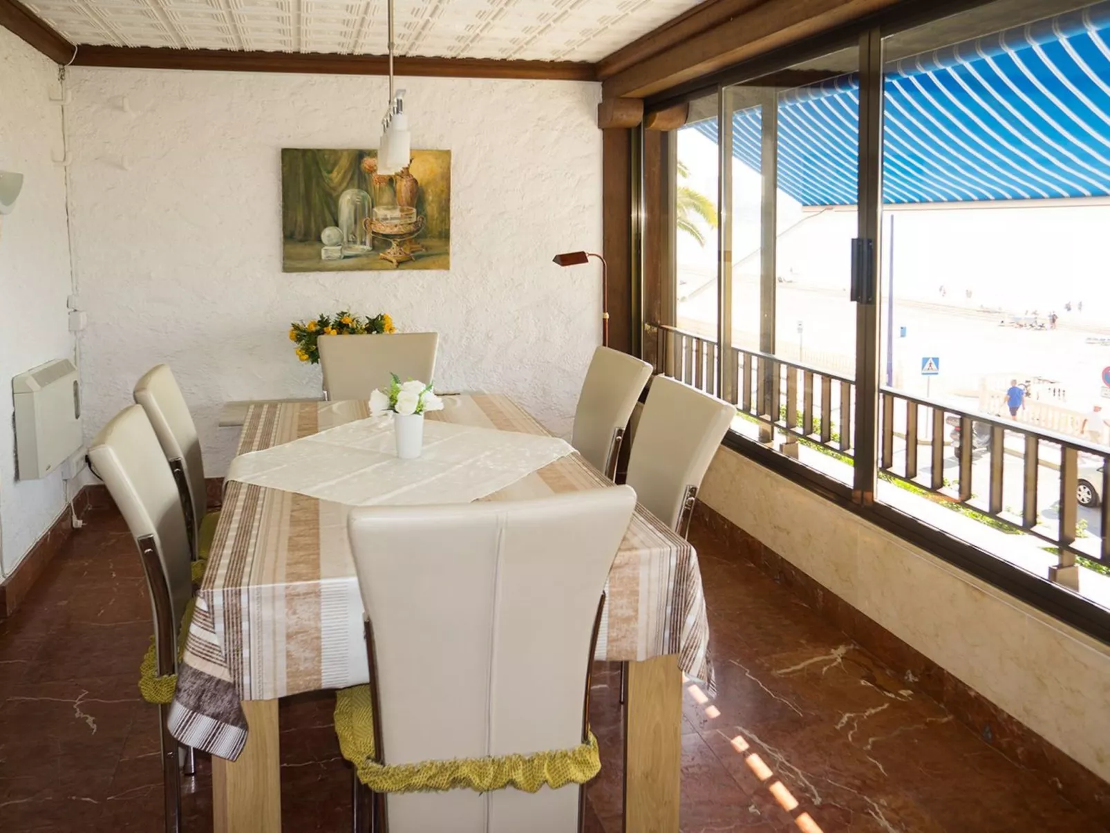 Wohnung in Cala mit Großem Balkon - Image-tags.info