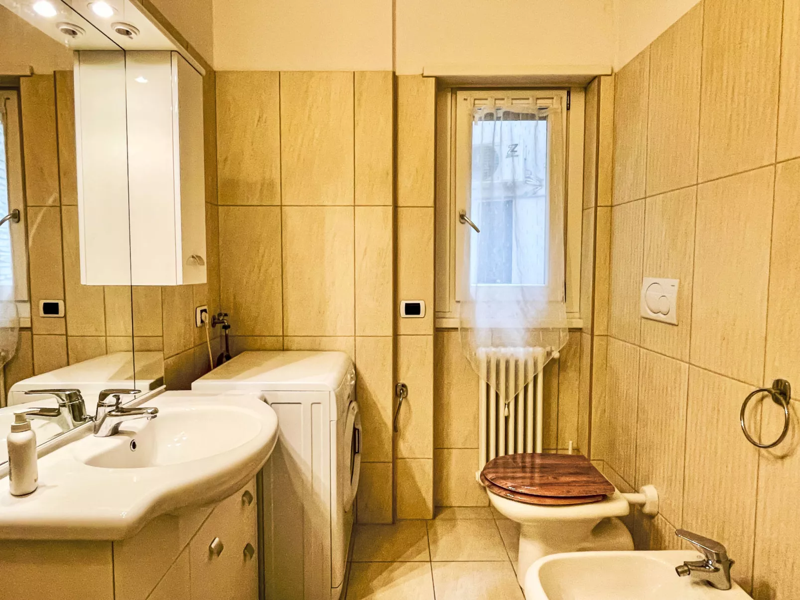 Sole e Fiori - Binnen