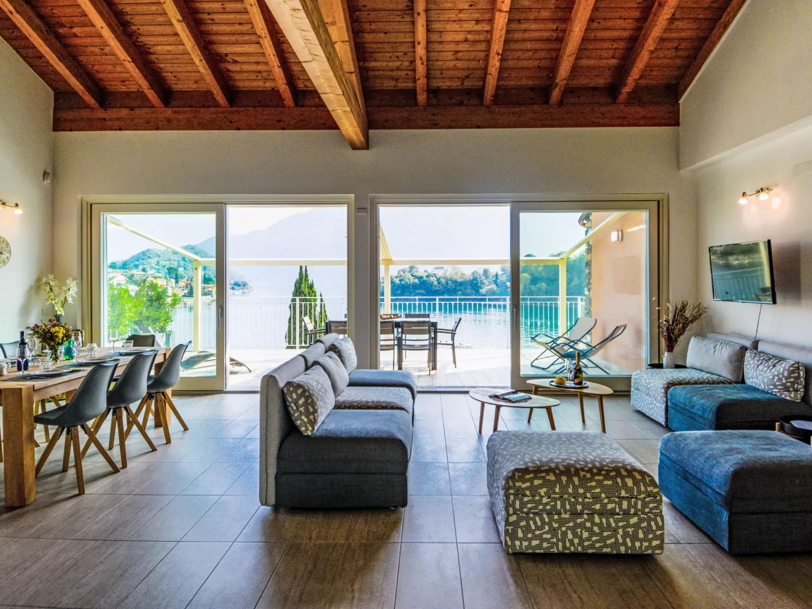 The View Lake Como - Binnen