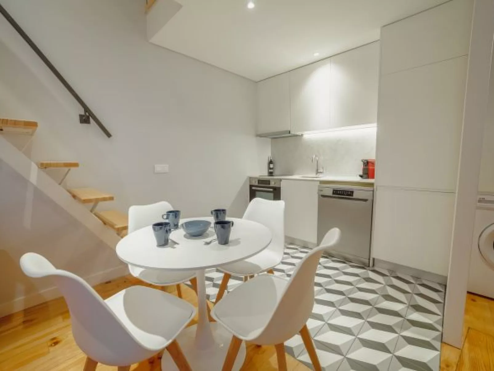 DOWNTOWN AMAZING DUPLEX by VACATIONY - Binnen