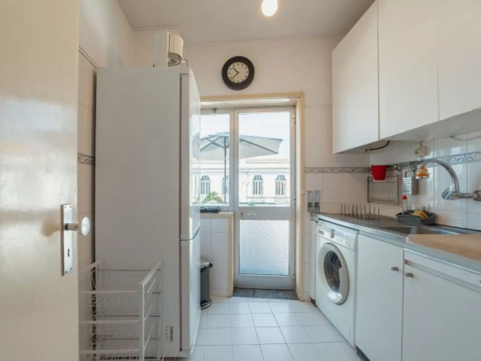 DOWNTOWN CLASSIC WITH TERRACE by VACATIONY - Binnen