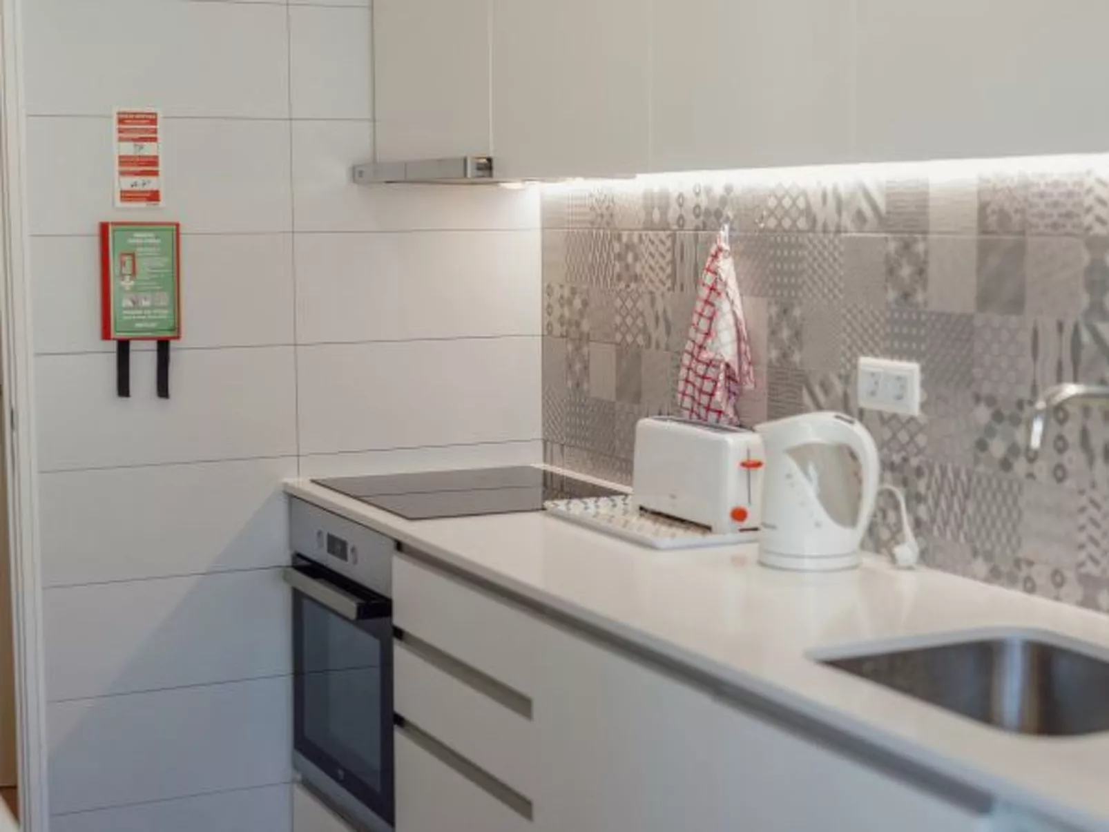 DOWNTOWN DESIGN WITH BALCONY by VACATIONY - Binnen