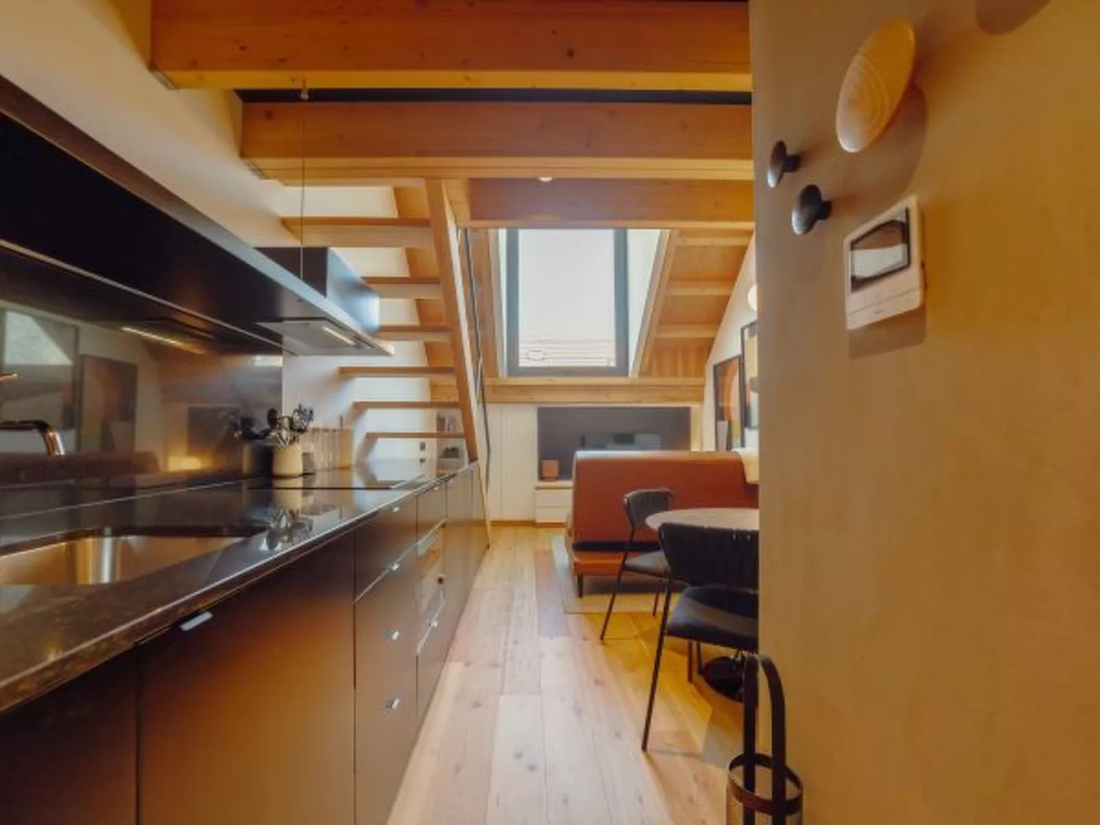 ELEGANT DOWNTOWN APARTMENT by VACATIONY - Binnen