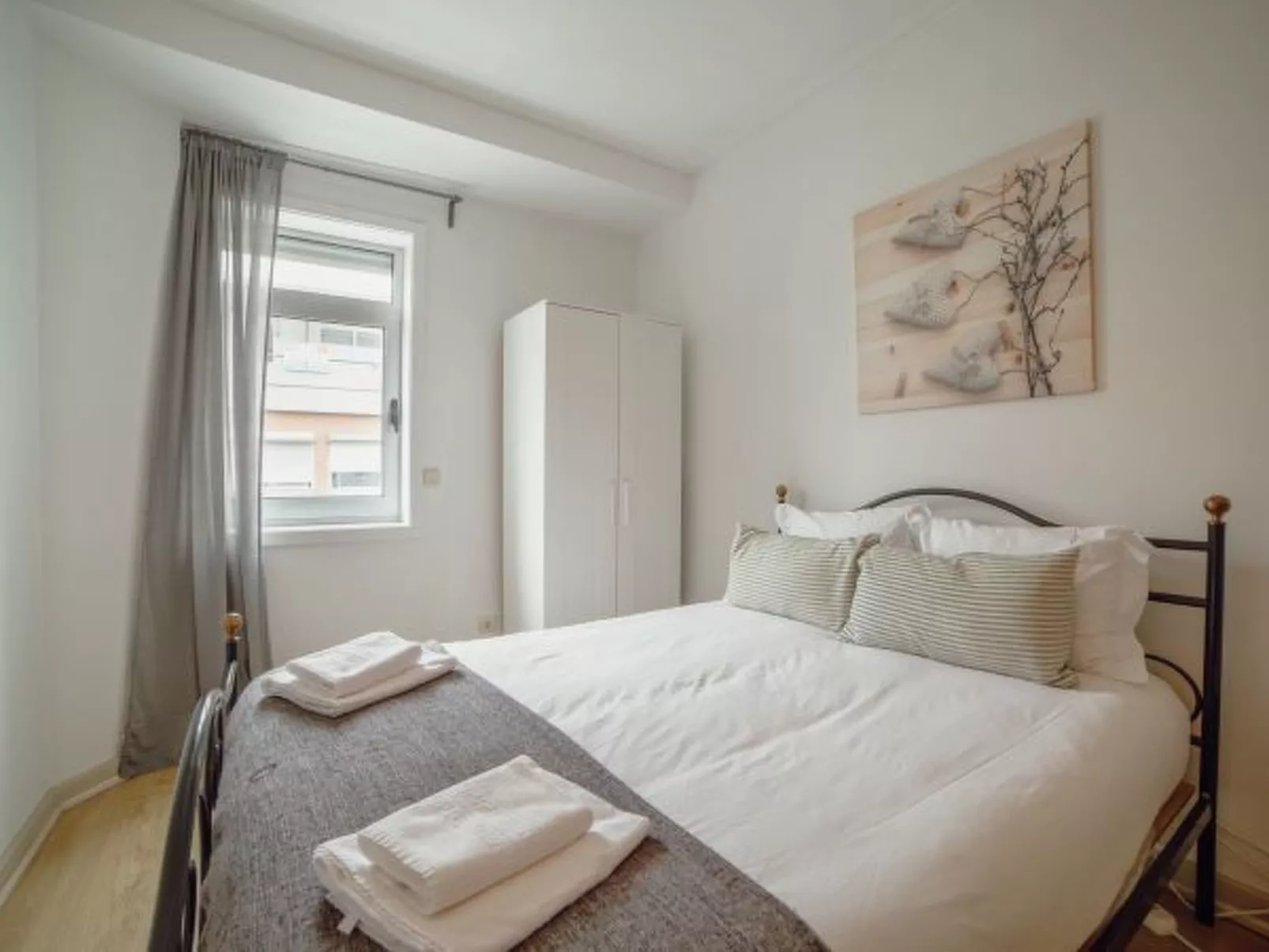 ALEGRIA CITY CENTER with ELEVATOR by VACATIONY - Binnen