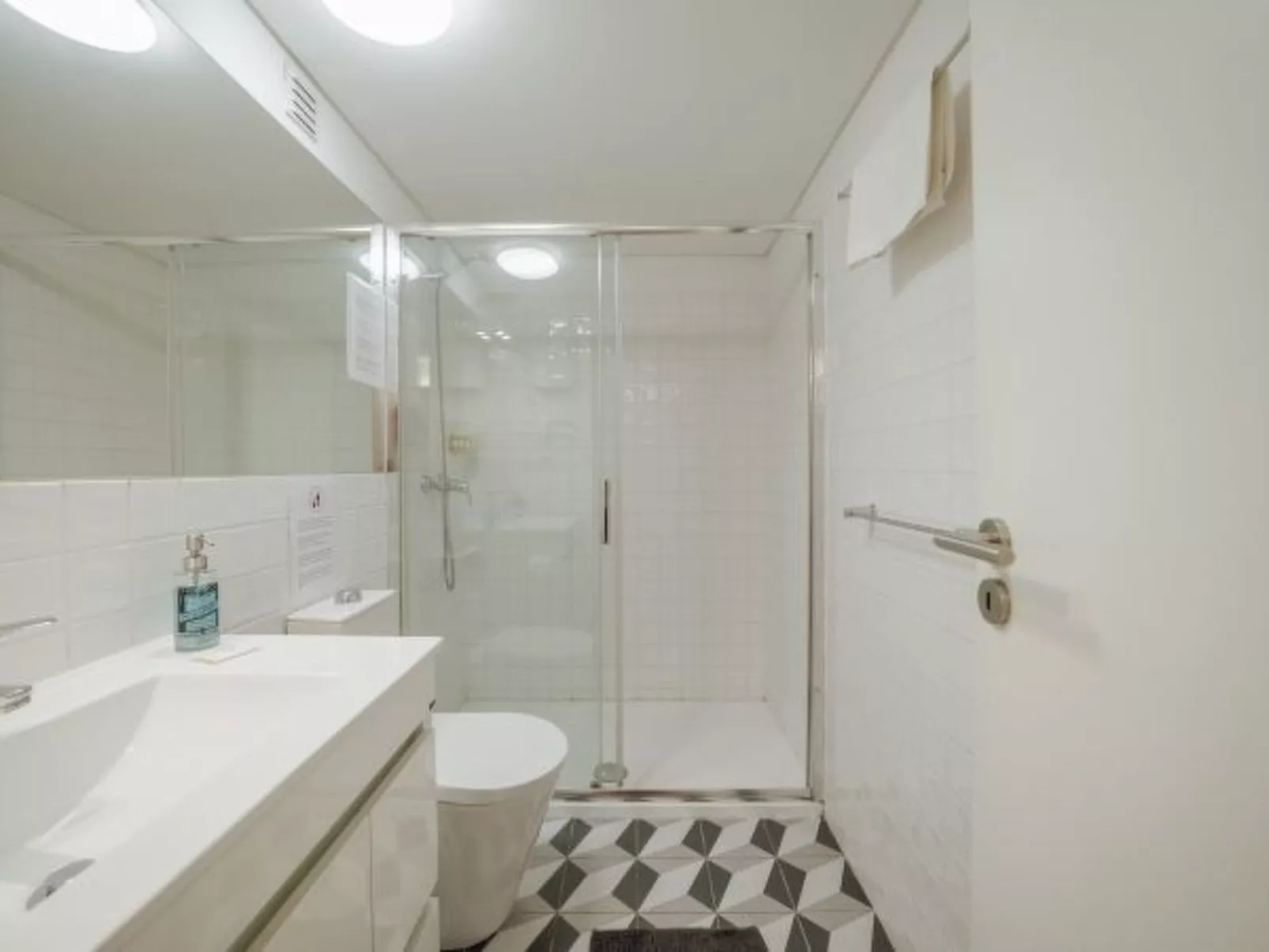 HISTORIC & BRIGHT BOLHAO MEZZANINE by VACATIONY - Binnen