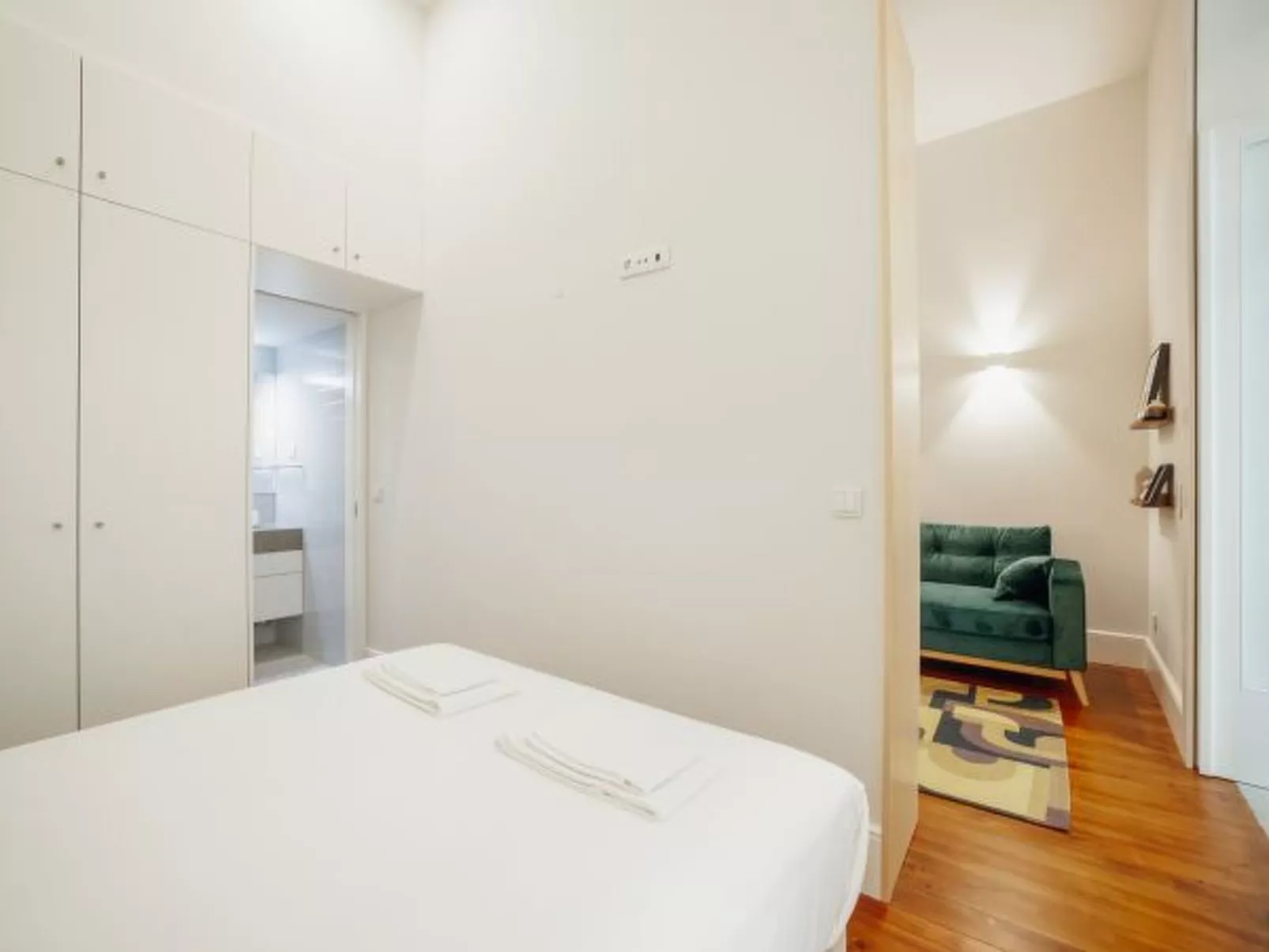 HOME WITH A POOL by VACATIONY - Binnen