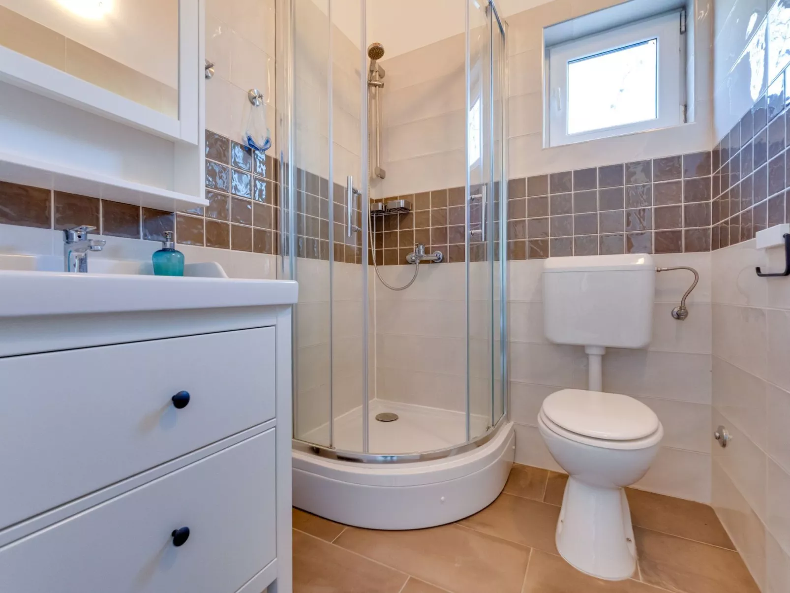 Eine luxuriöse Villa "Maslina" mit Pool und Grill - Binnen