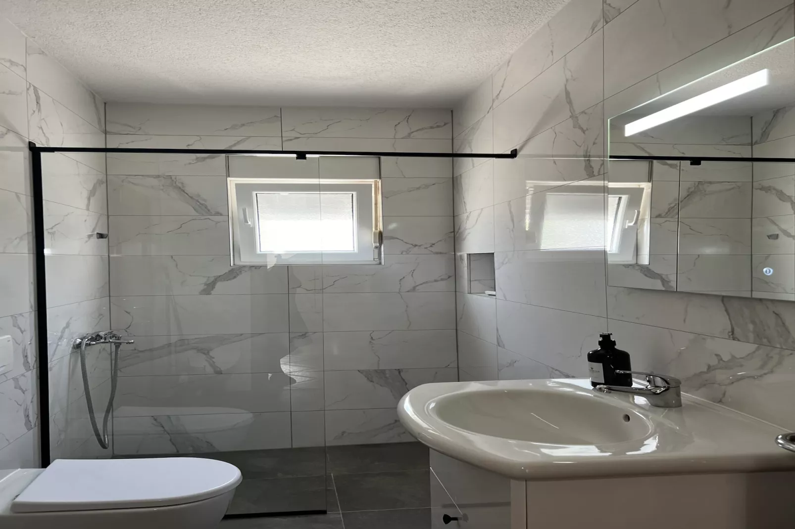 Apartment Lavaran 1 - Badkamer