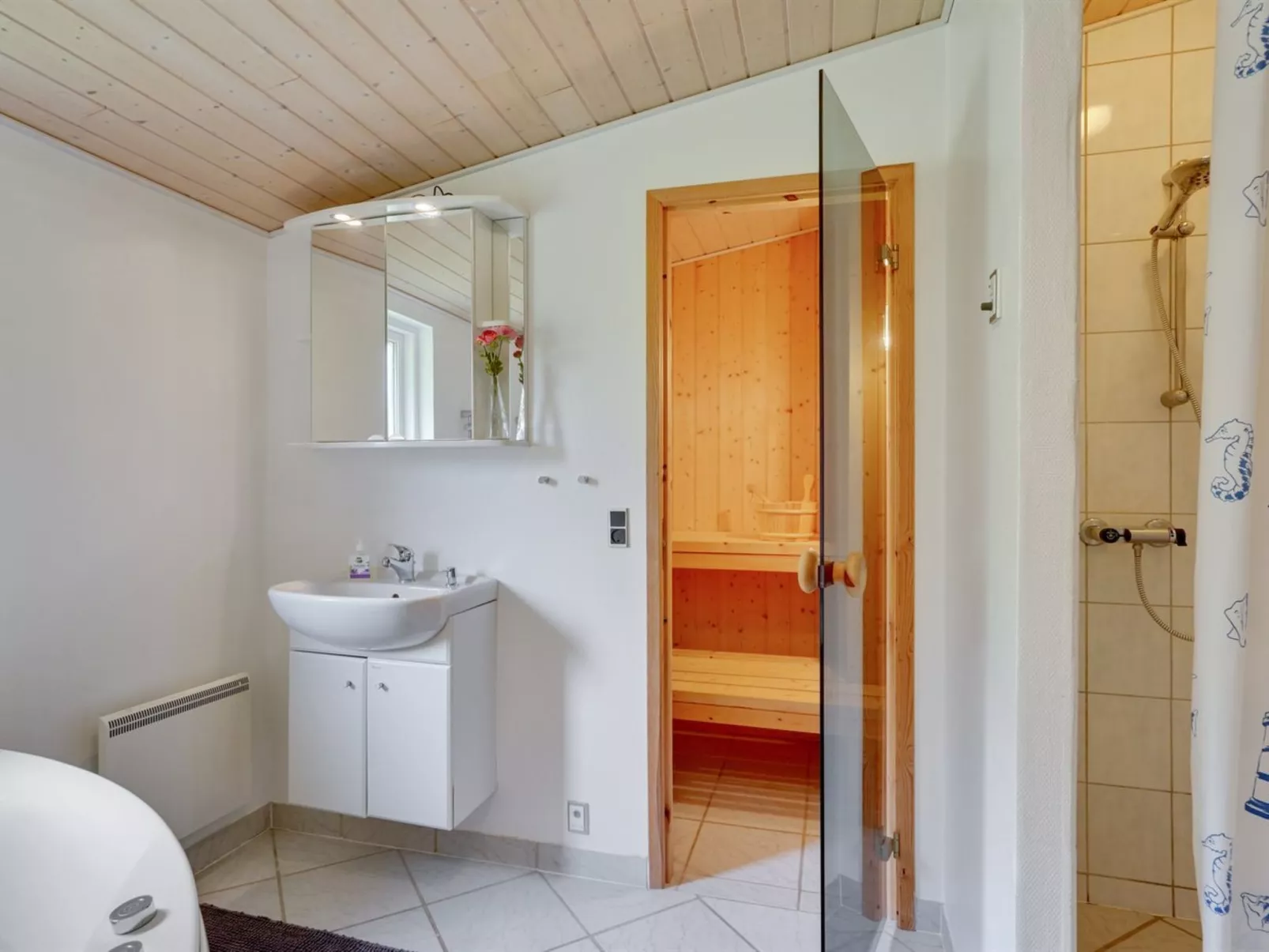 "Alvi" - 400m to the fjord - Binnen