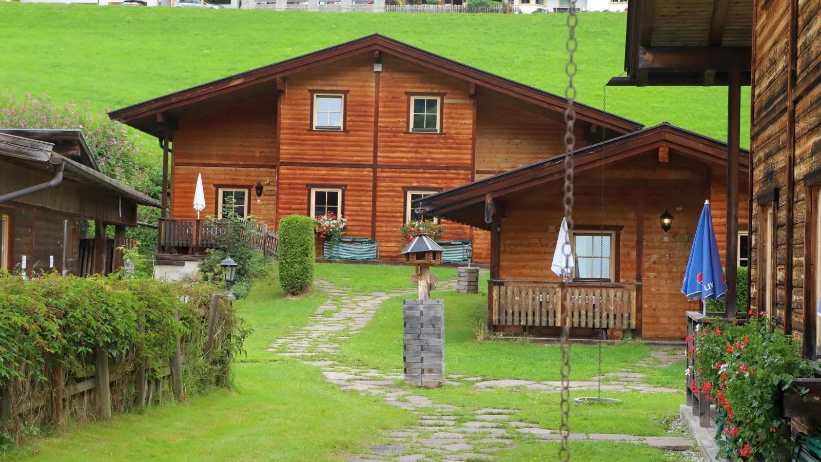 Uriges Chalet 1-Buitenkant zomer