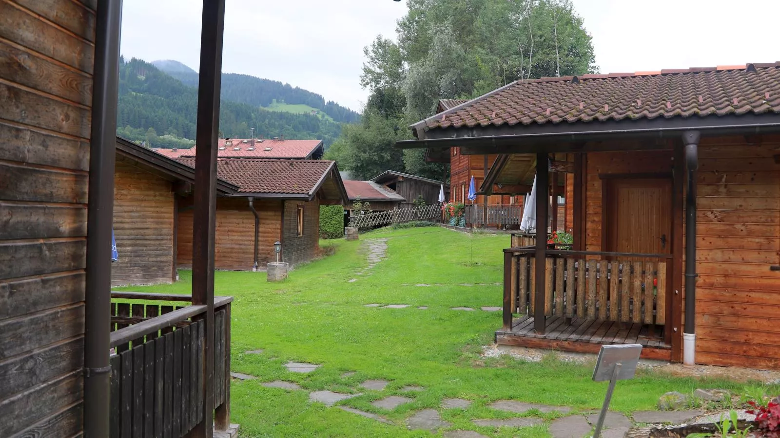Uriges Chalet 1-Buitenkant zomer