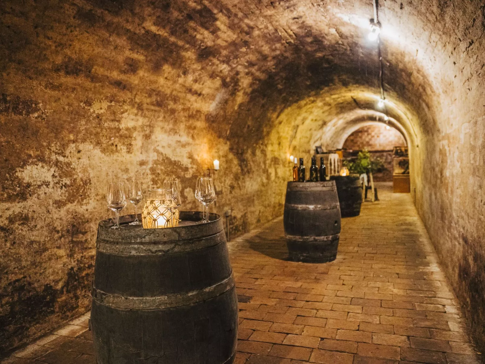 Weinfass-Suite für 2 in Grub an der March - Buiten