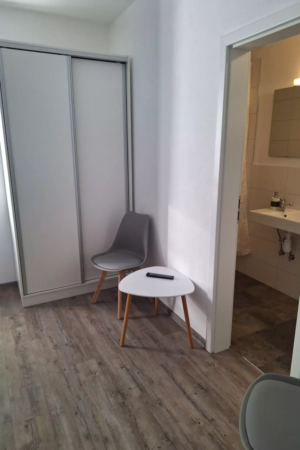 Gästezimmer mit Blick auf die Berge - Binnen