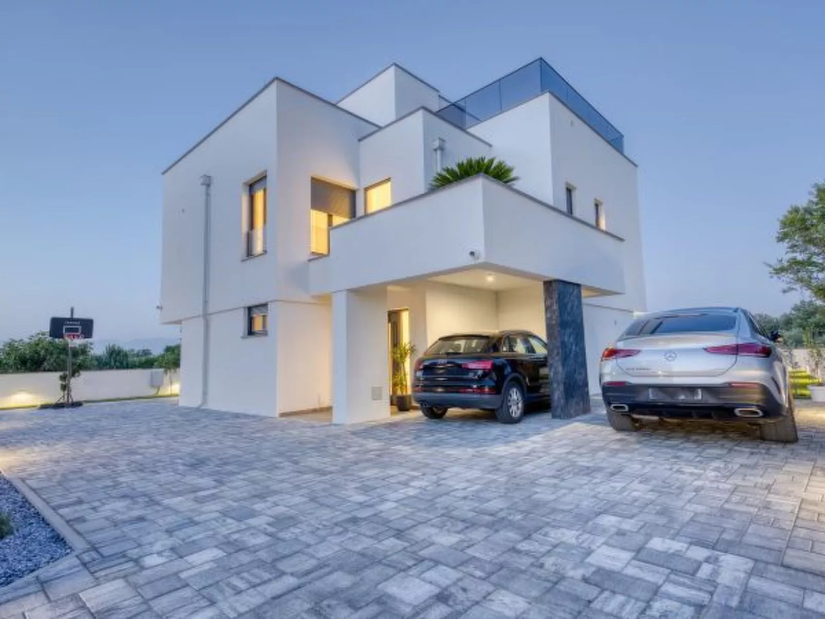 Villa Elena with two pools and spa - Image-tags.info