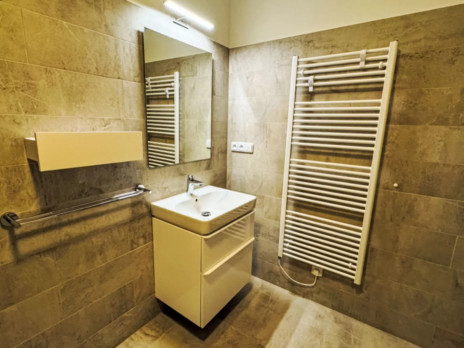 Ground Oasis with Terrace - Binnen