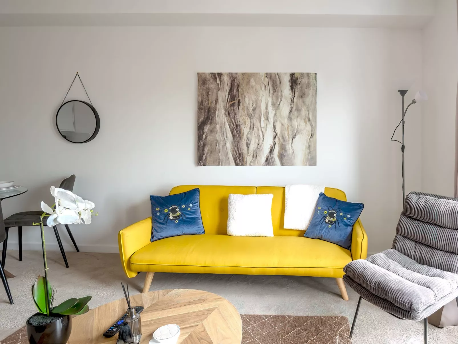 Brandneue, zentrale 2-Zimmer-Wohnung für 6 Gäste - Binnen