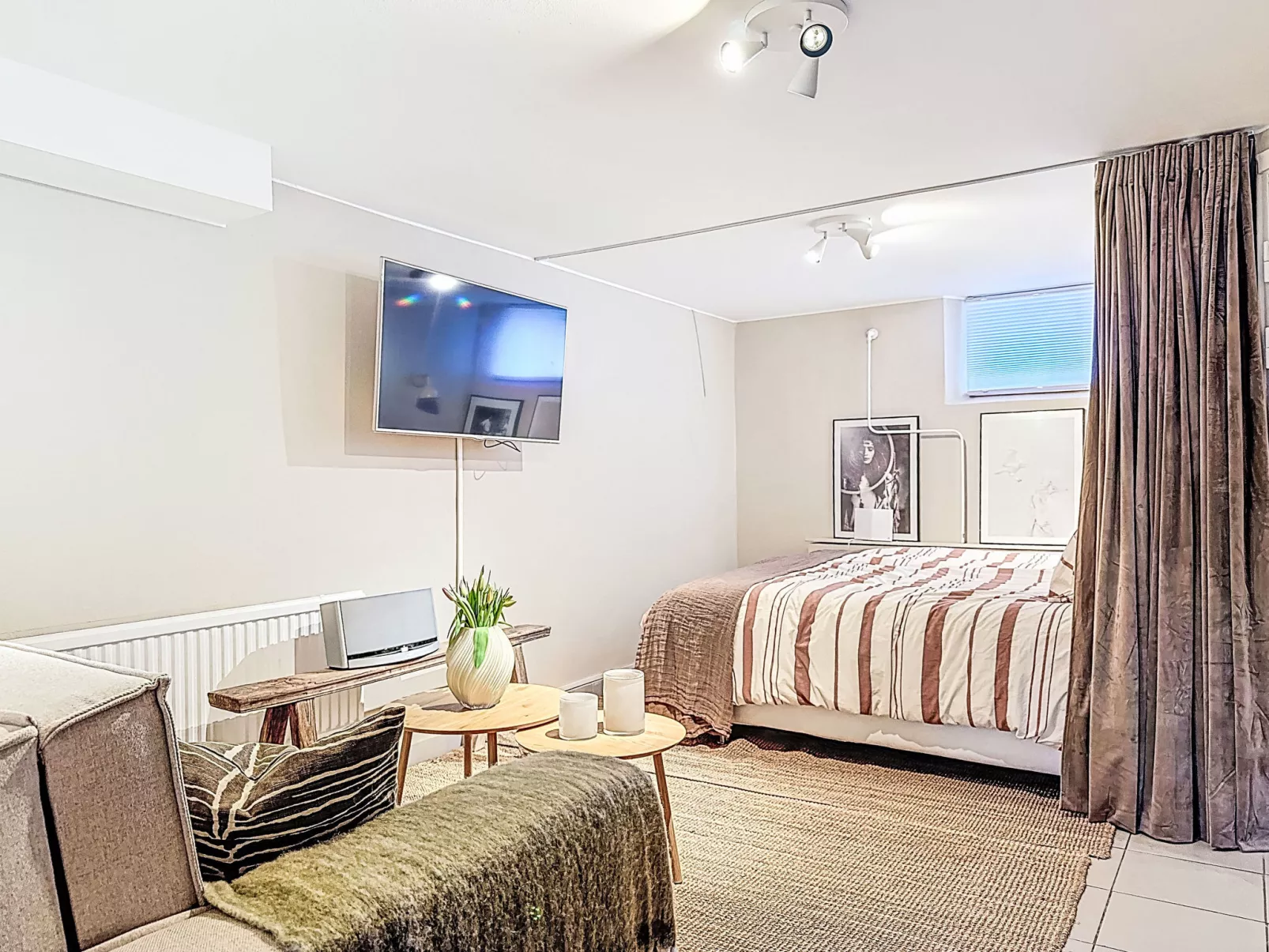 Vårhemsplatsen - Binnen