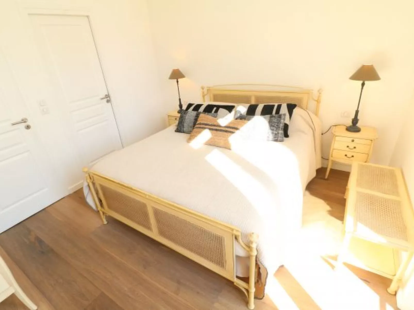 Beautiful 3 bedroom Carlton Canada 403 - Image-tags.info