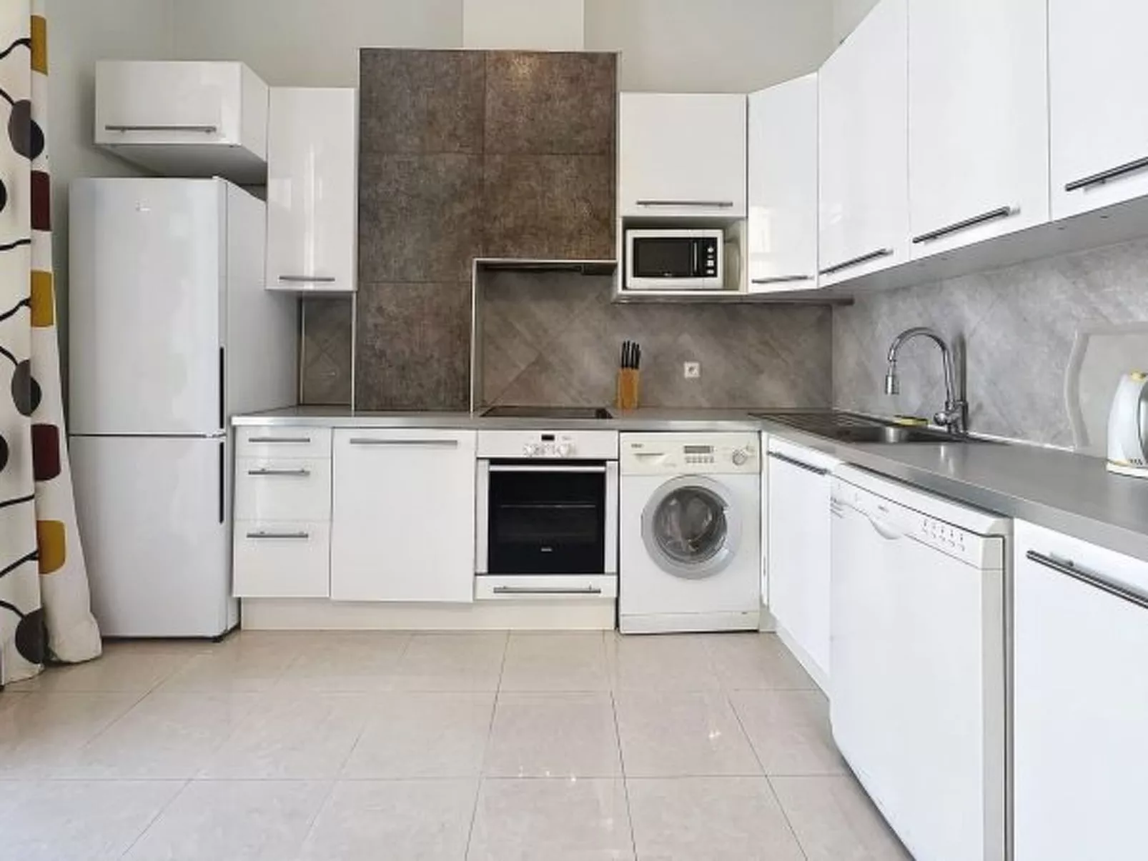 2 bedroom Forville 8 mins to the Palais 328 - Image-tags.info