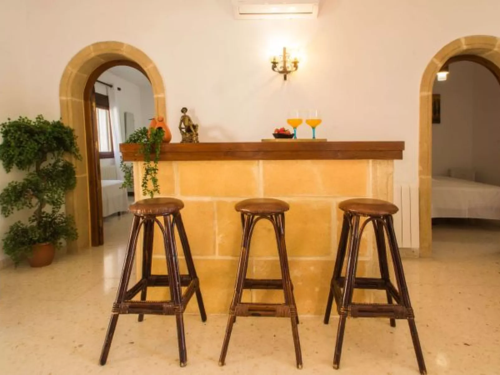 Villa Moskoa - PlusHolidays - Image-tags.info