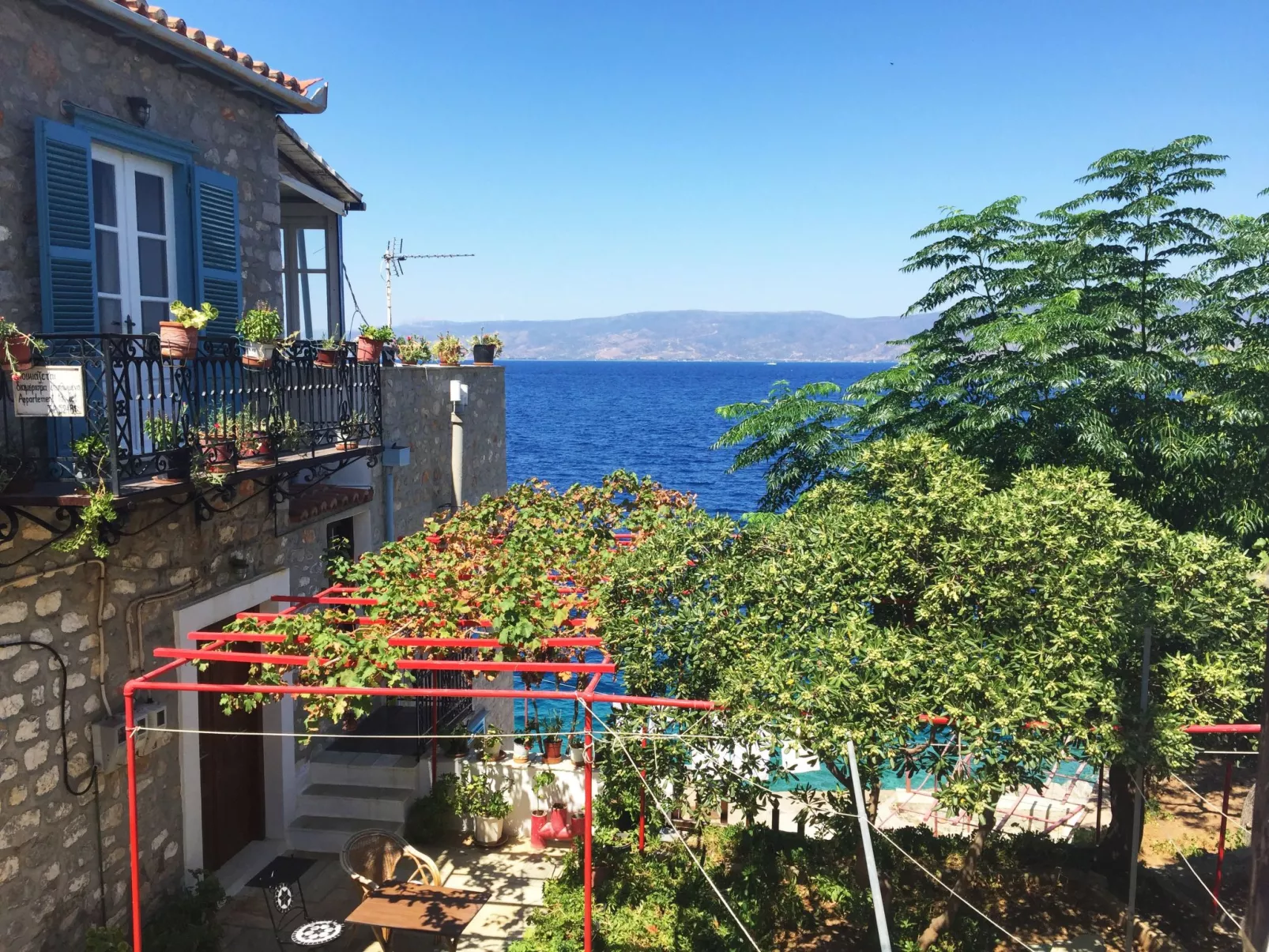 In Ermioni mit Grill, Terrasse und gemeinschaftlichem Pool - Buiten