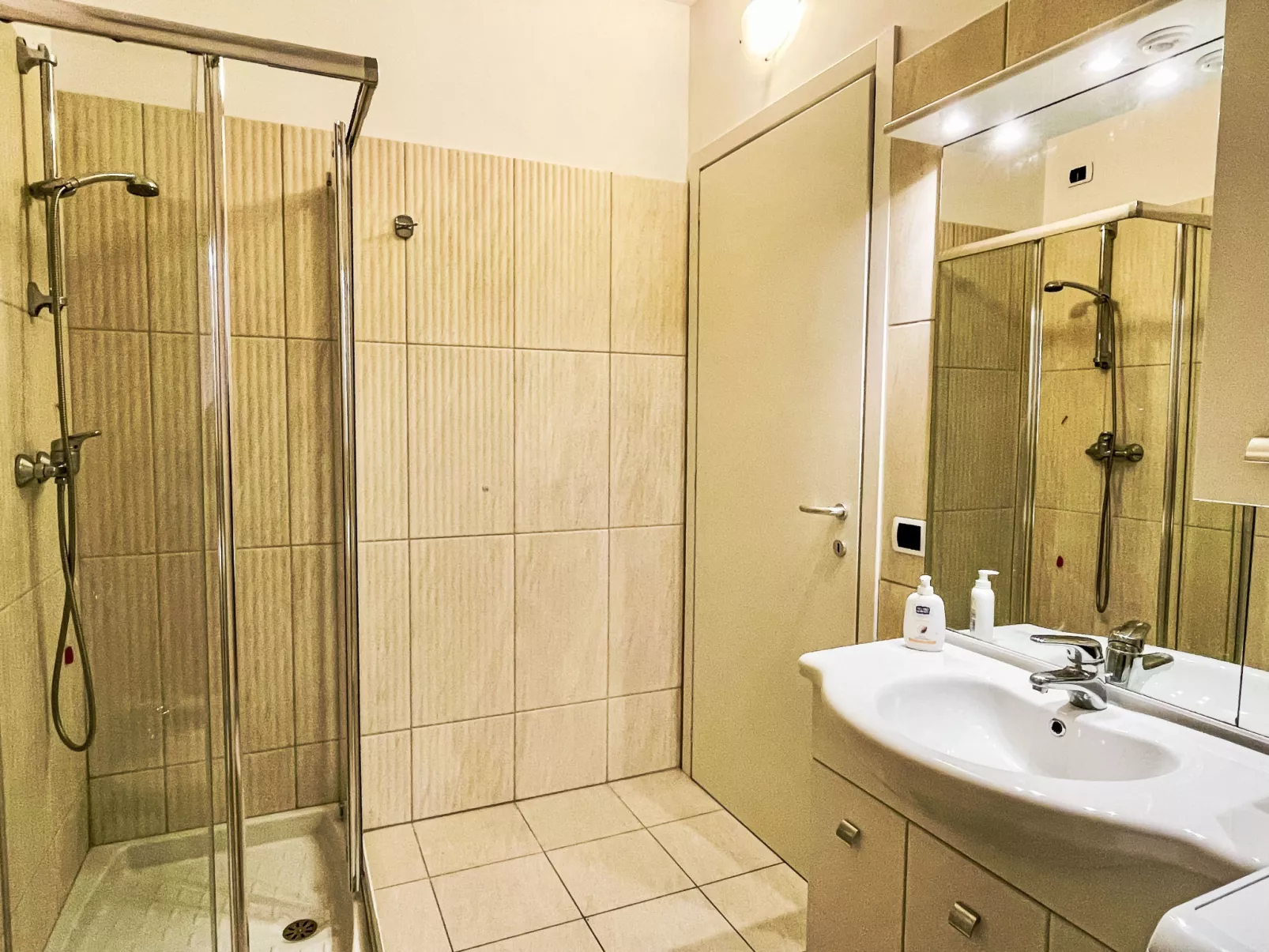 Sole e Fiori - Binnen