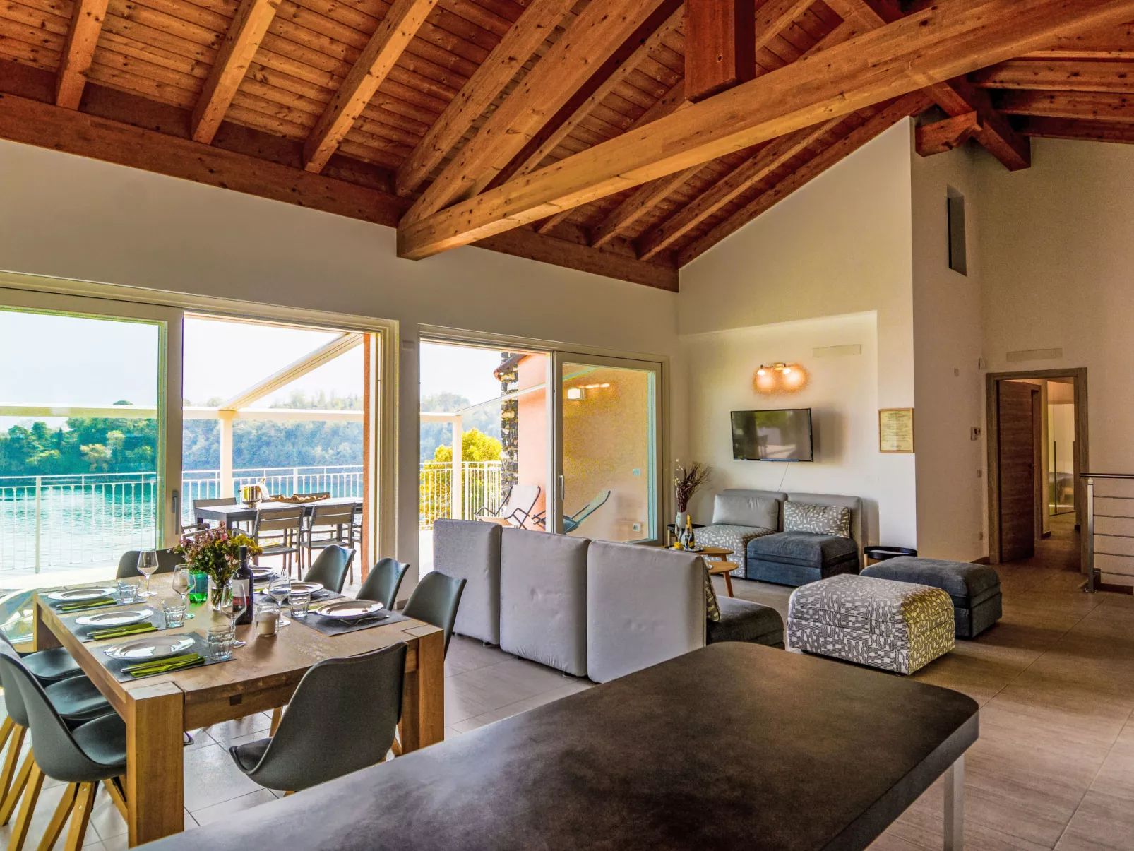 The View Lake Como - Binnen