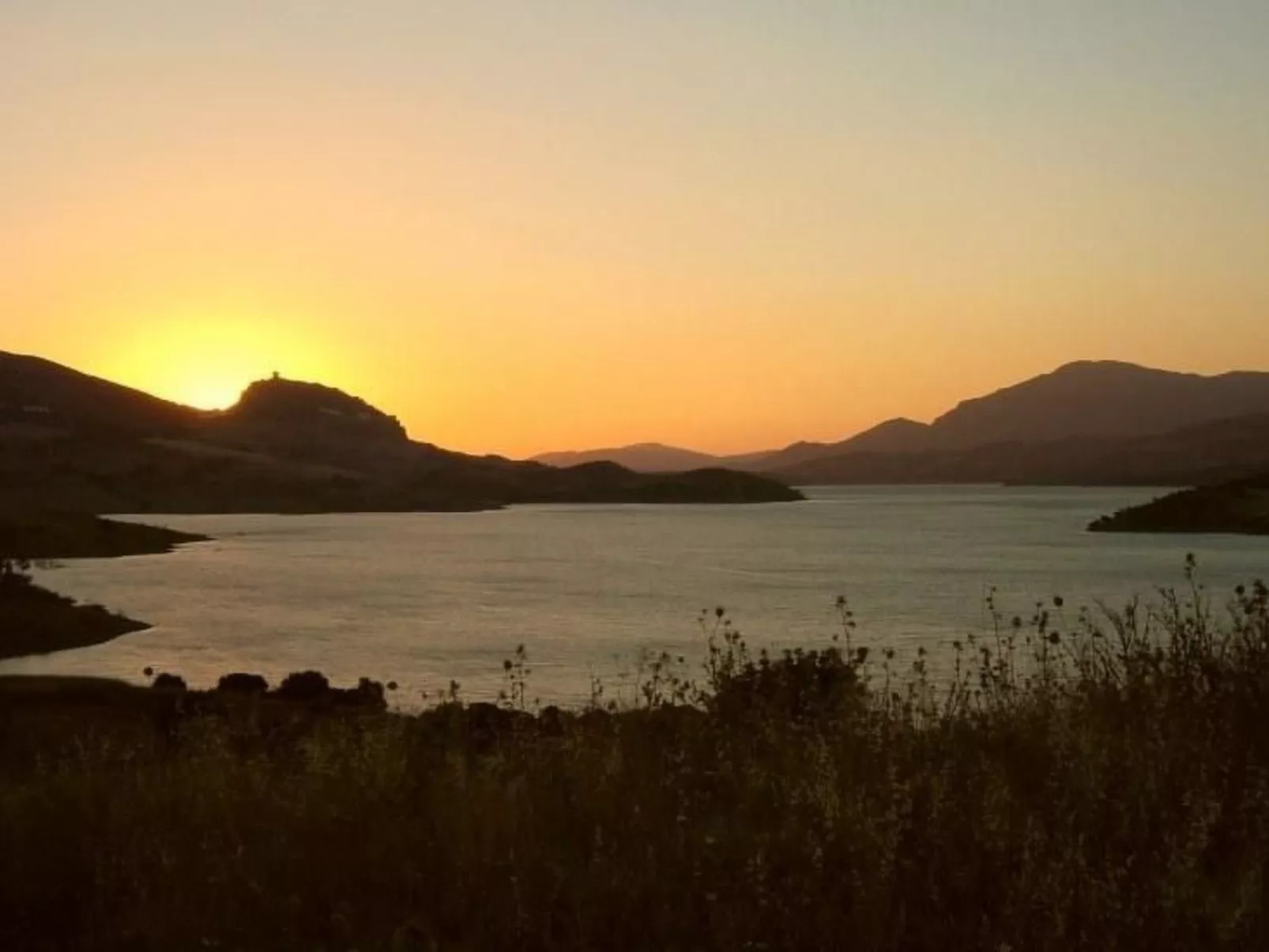 Mit Terrasse in der Nähe eines Wasserfalls - Buiten
