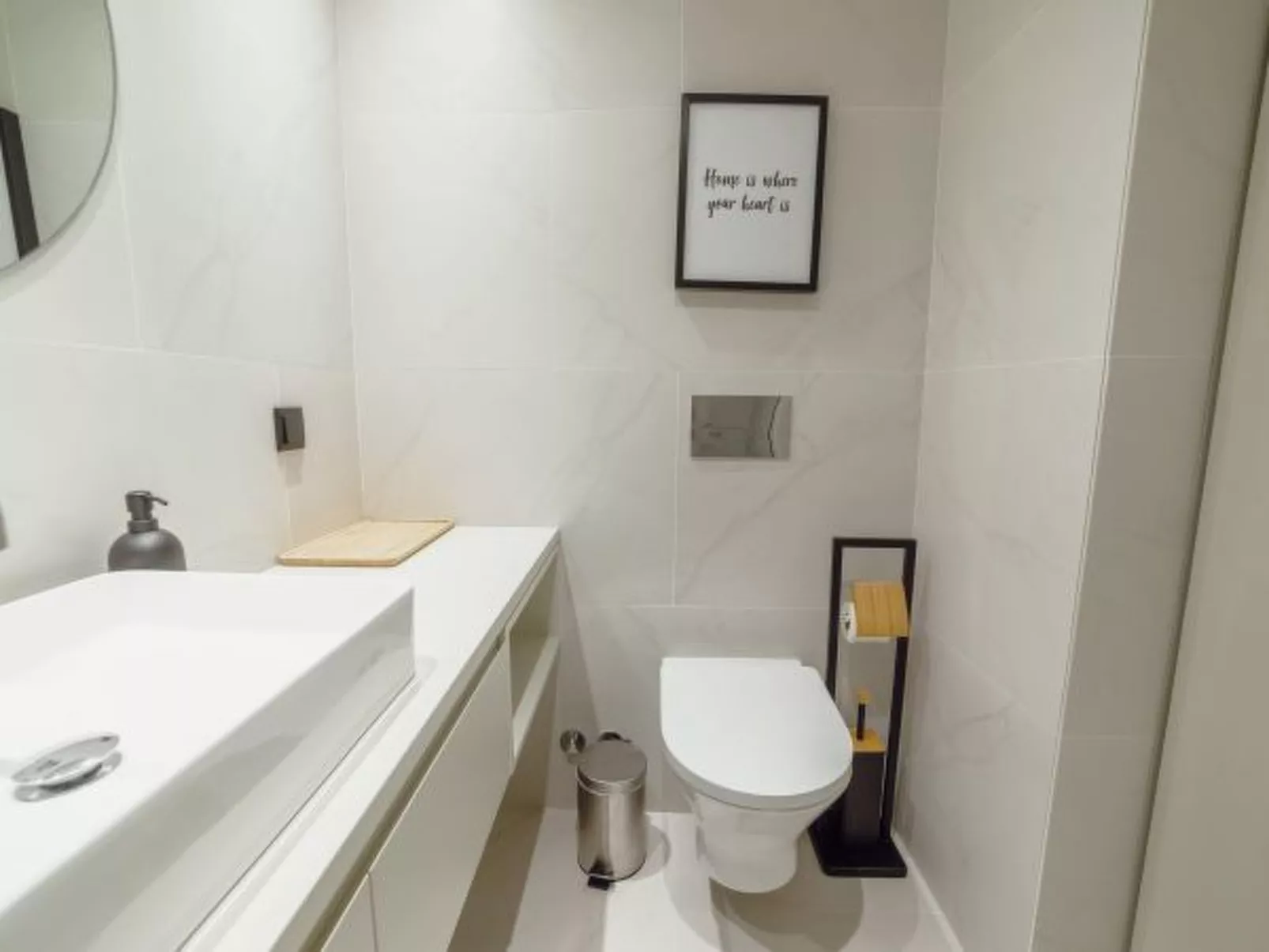 ELEGANT DOWNTOWN APARTMENT by VACATIONY - Binnen