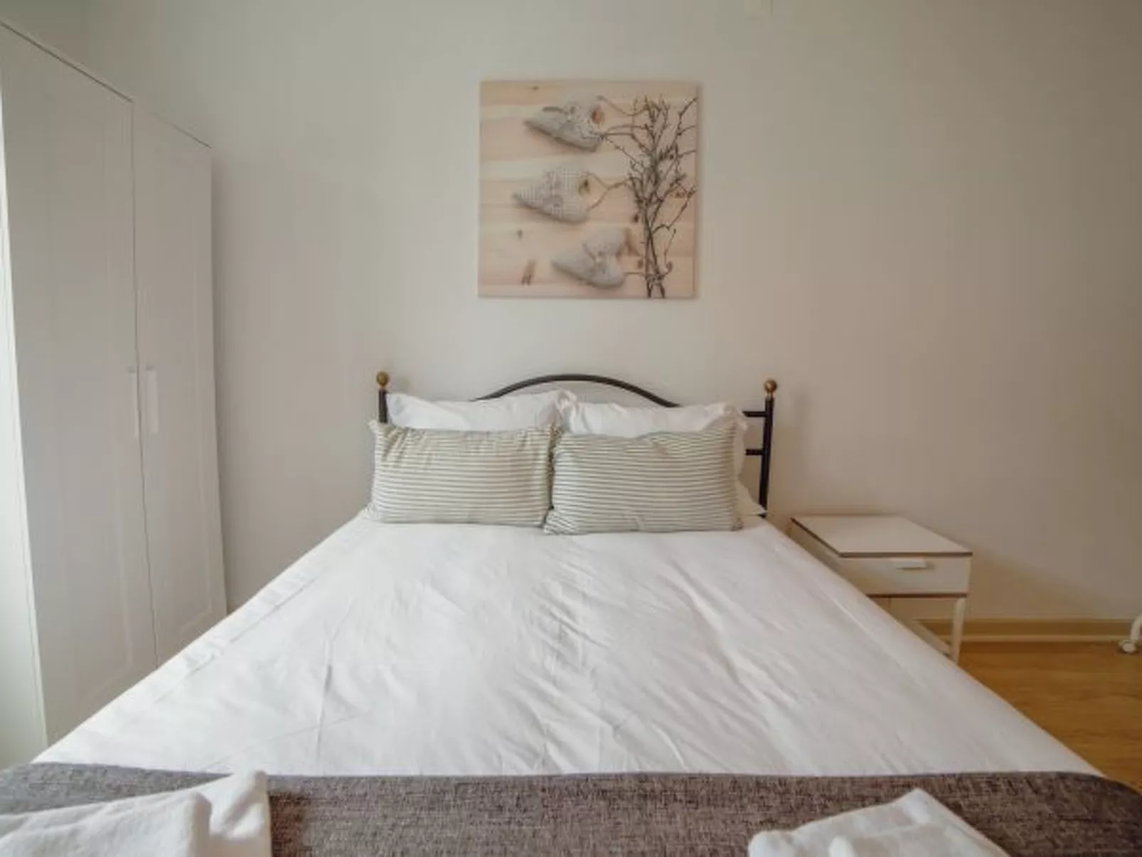 ALEGRIA CITY CENTER with ELEVATOR by VACATIONY - Binnen