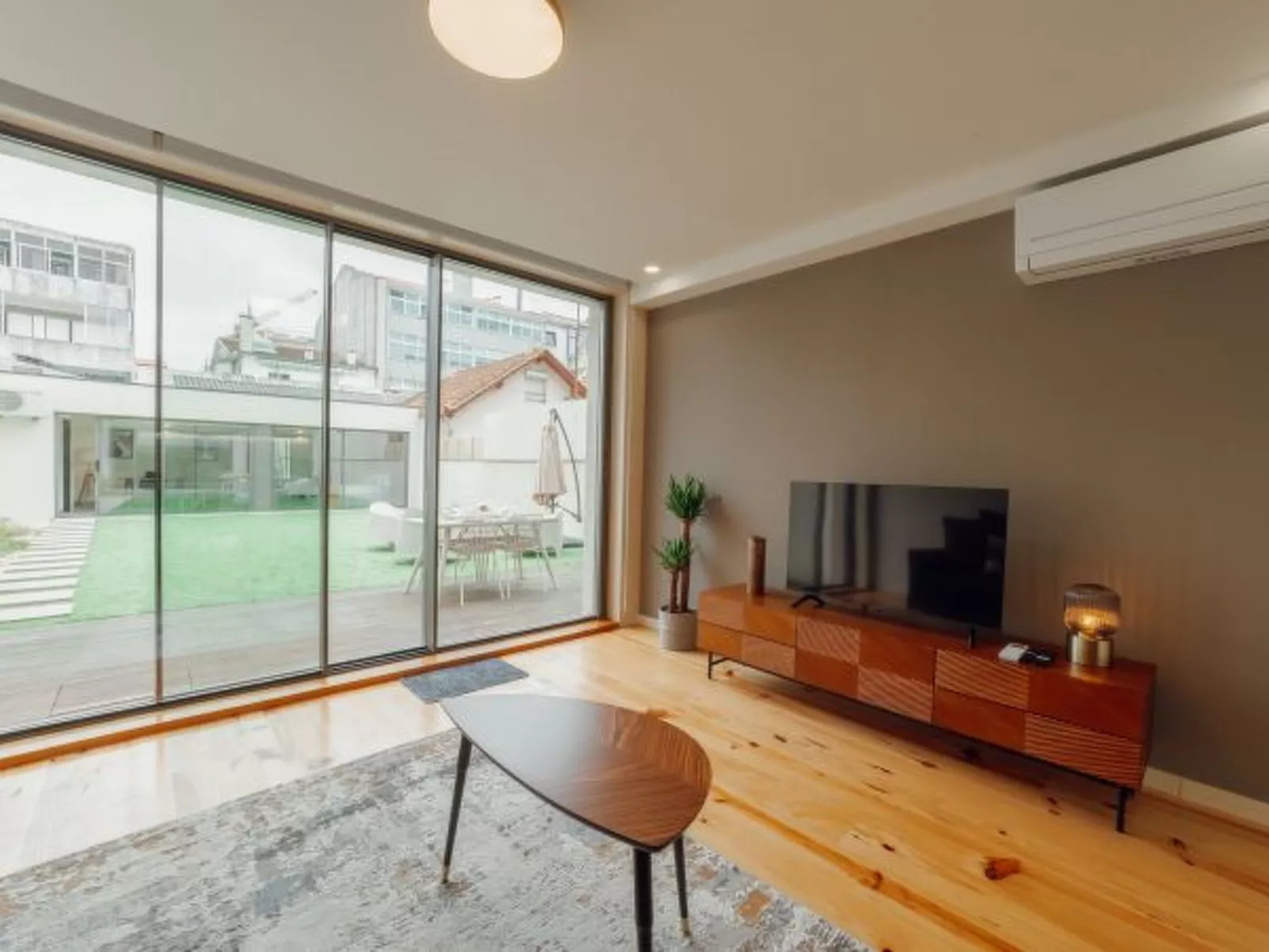 GAIA PREMIUM A WITH TERRACE by VACATIONY - Binnen