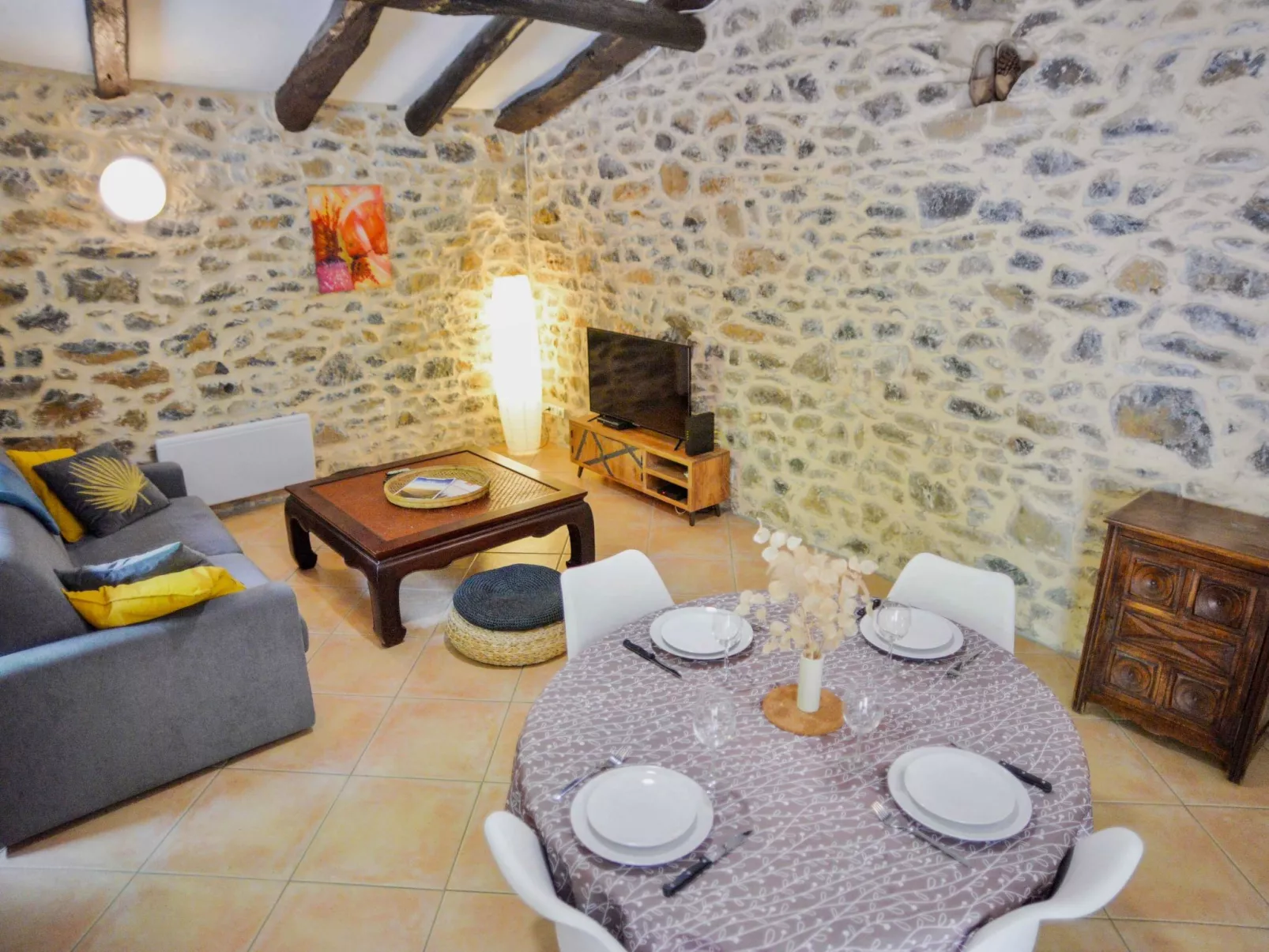 "Gîte La Calade" mit Pool - Binnen