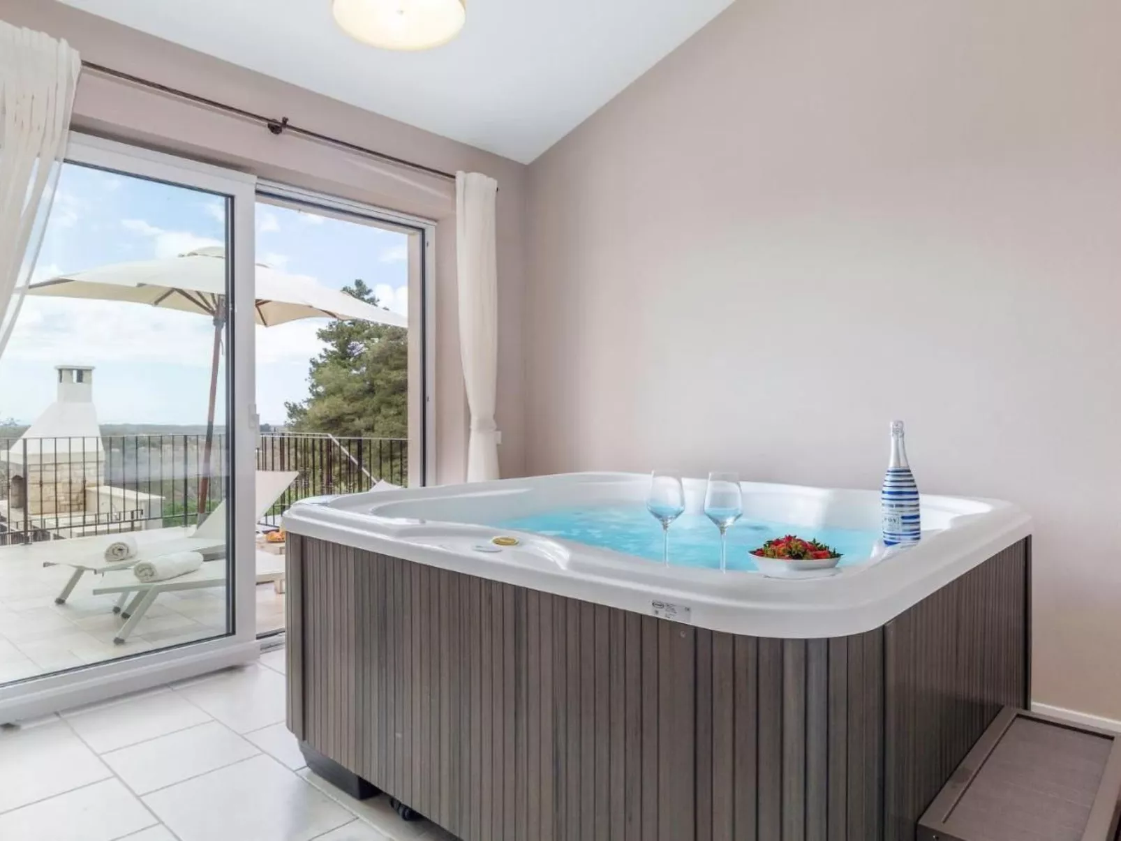 Romantische Villa mit Meerblick, Pool und Jacuzz - Image-tags.info