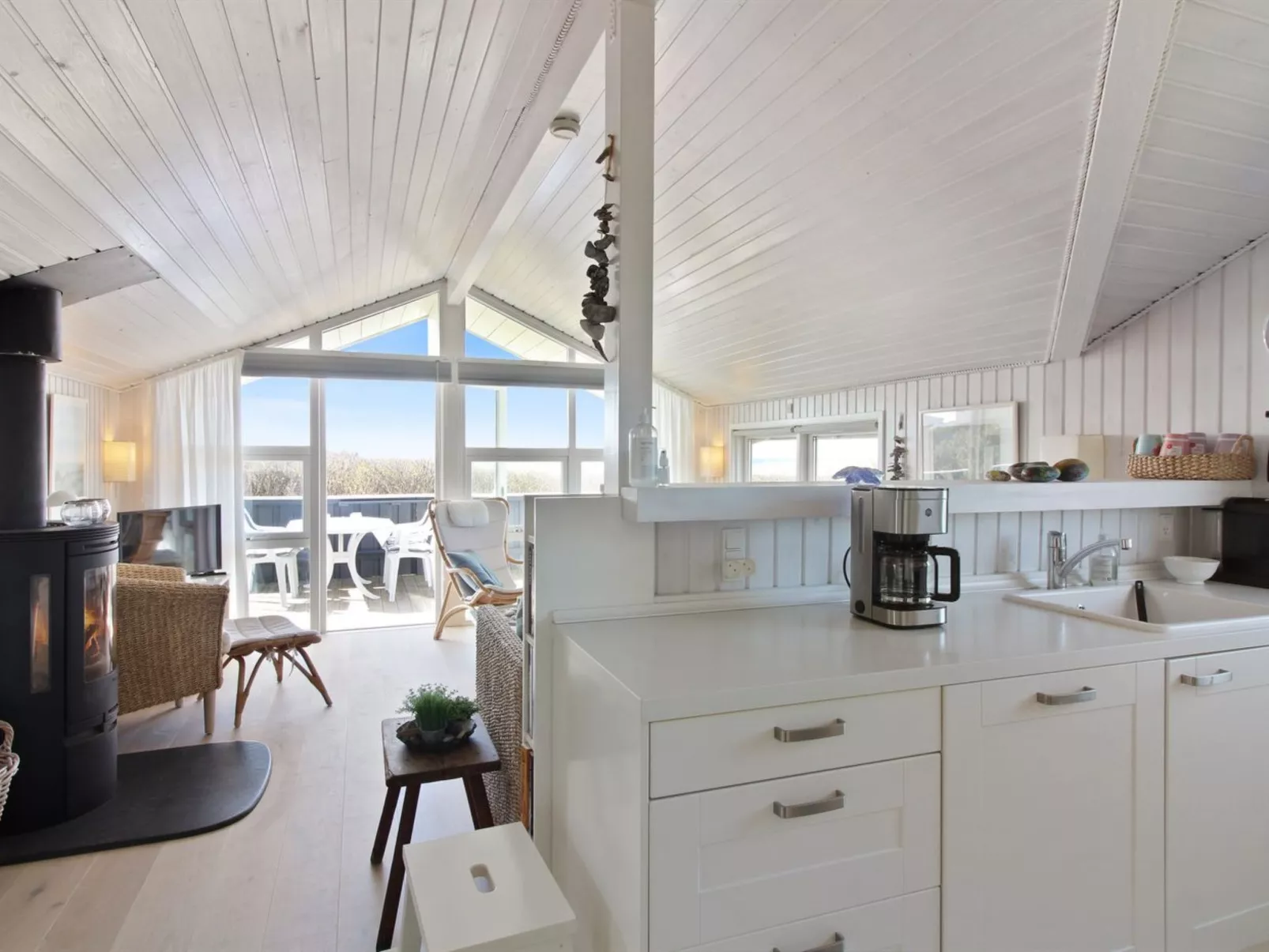 "Minka" - 58m from the sea - Binnen