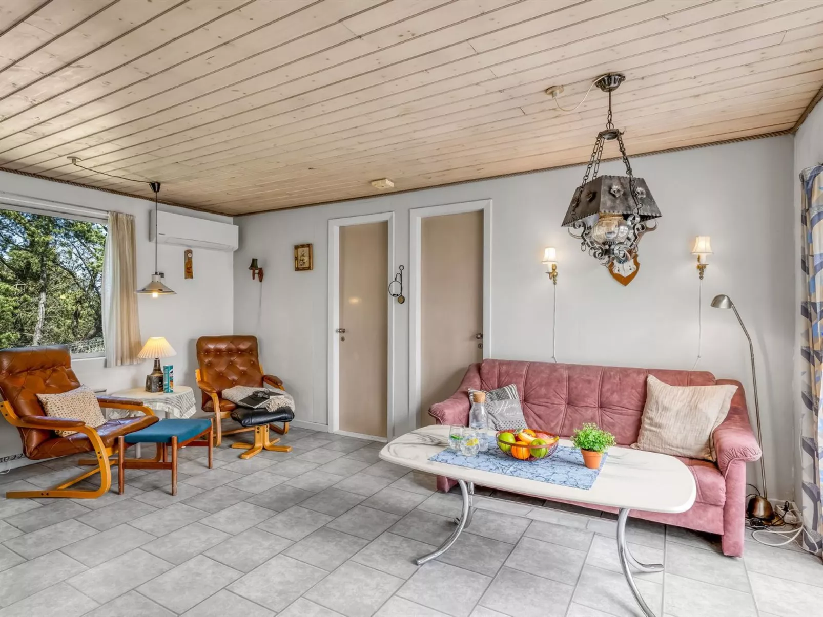 "Jonnhild" - 700m from the sea - Binnen