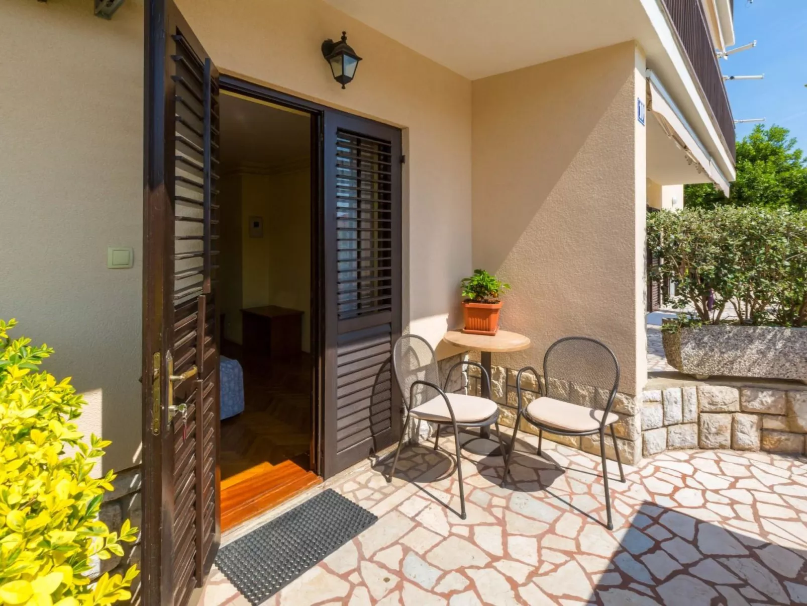 IVANKA 1 / HR-02419-01 - Buiten