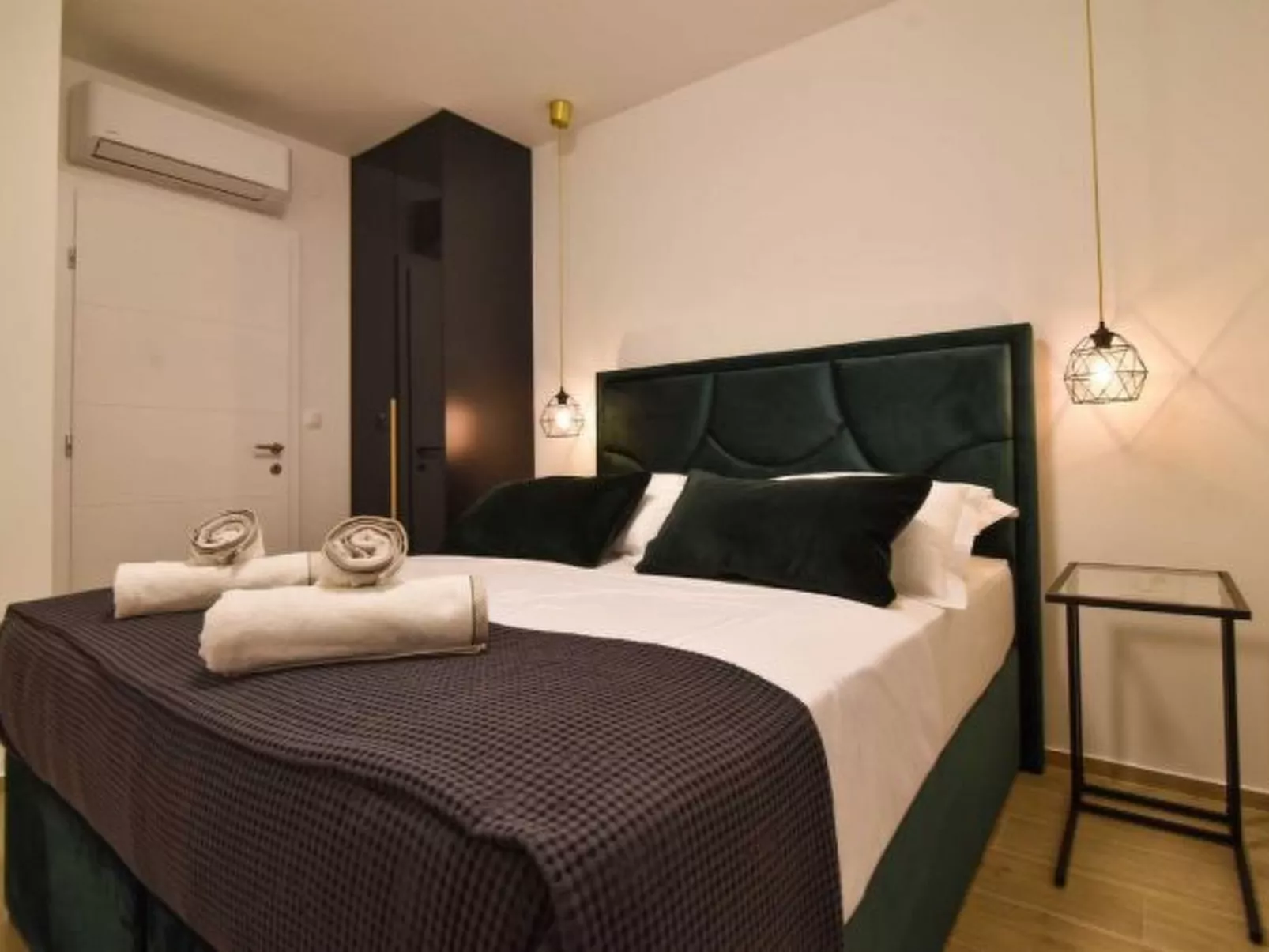 Villa La Perla Apt 4, 4+2 with heated rooftop pool - Image-tags.info