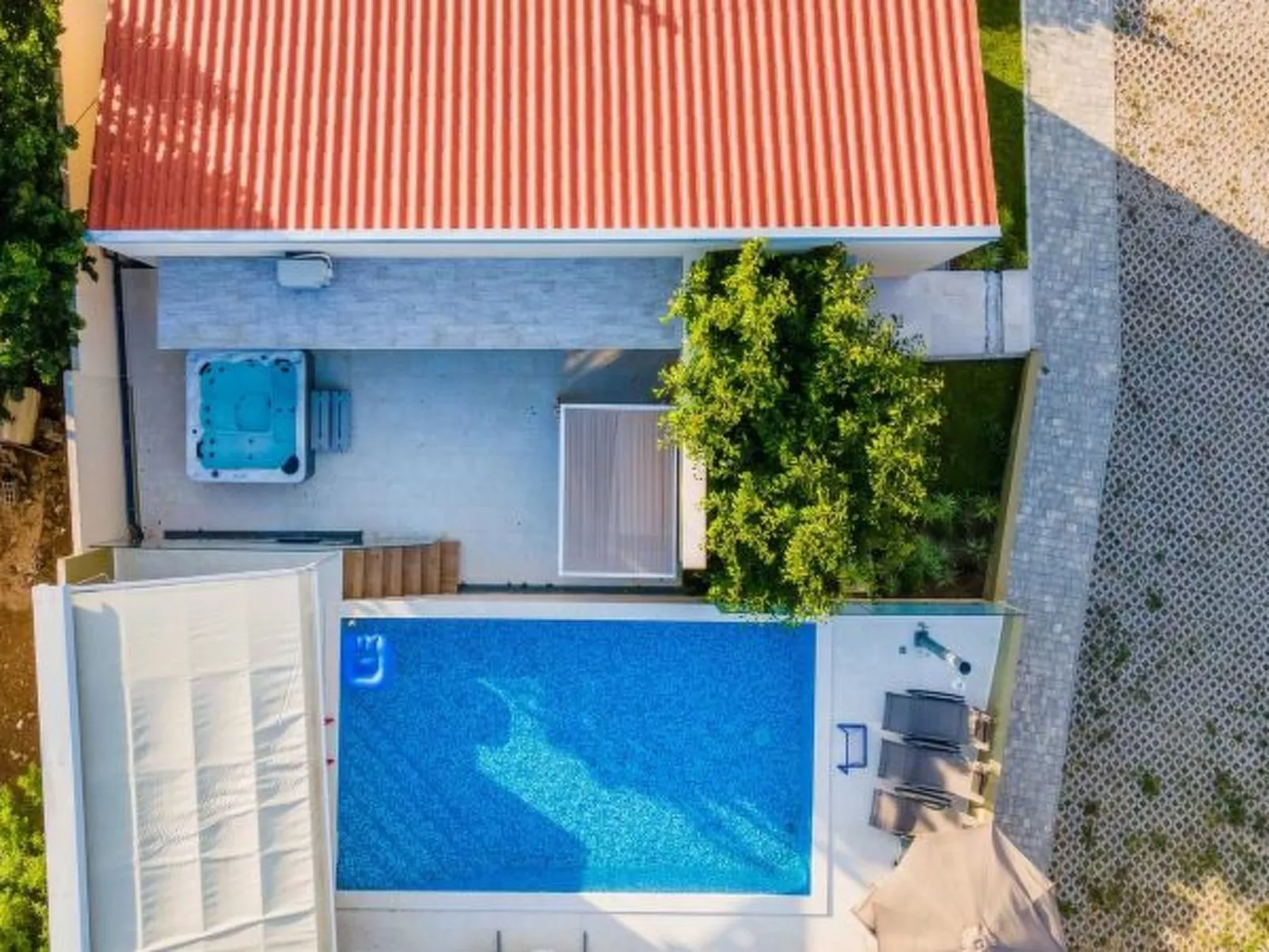 Great Villa Field Hills with sauna and jacuzzi - Image-tags.info