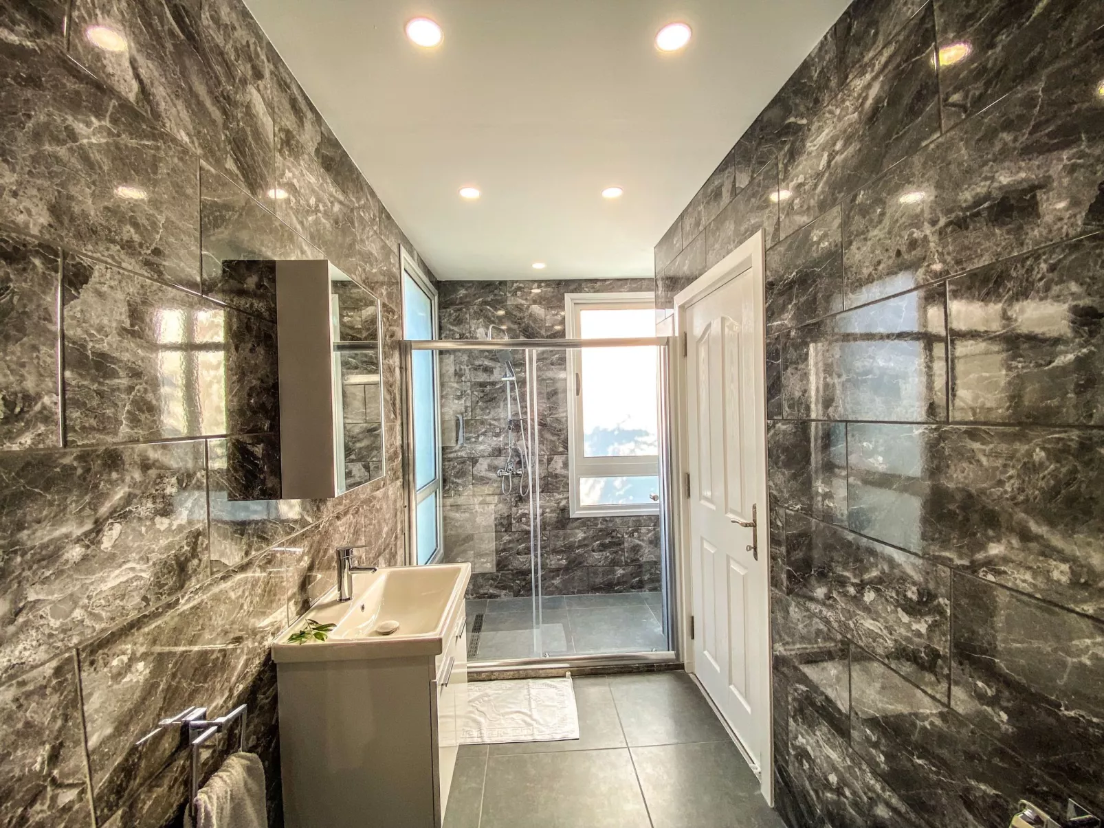 Ferienvilla mit Infinity Pool - Binnen