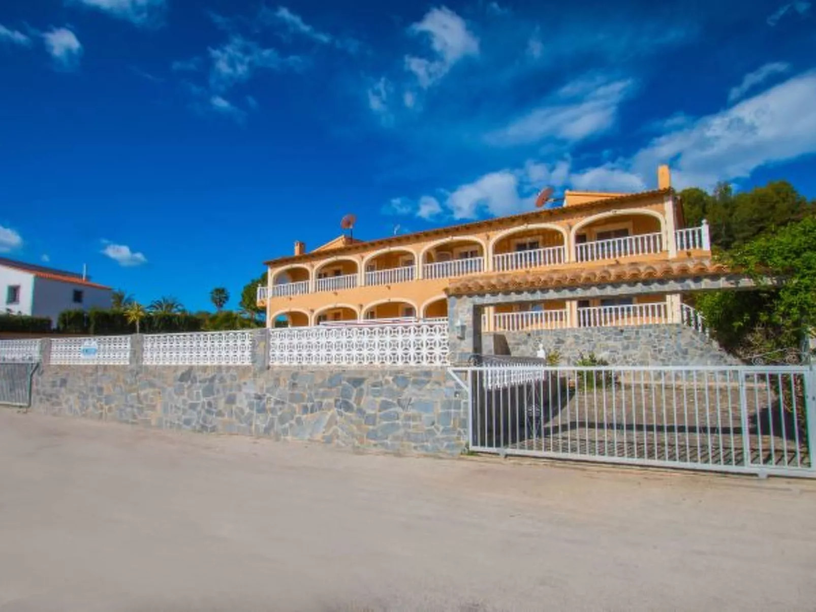 Villa Zelda - PlusHolidays - Image-tags.info