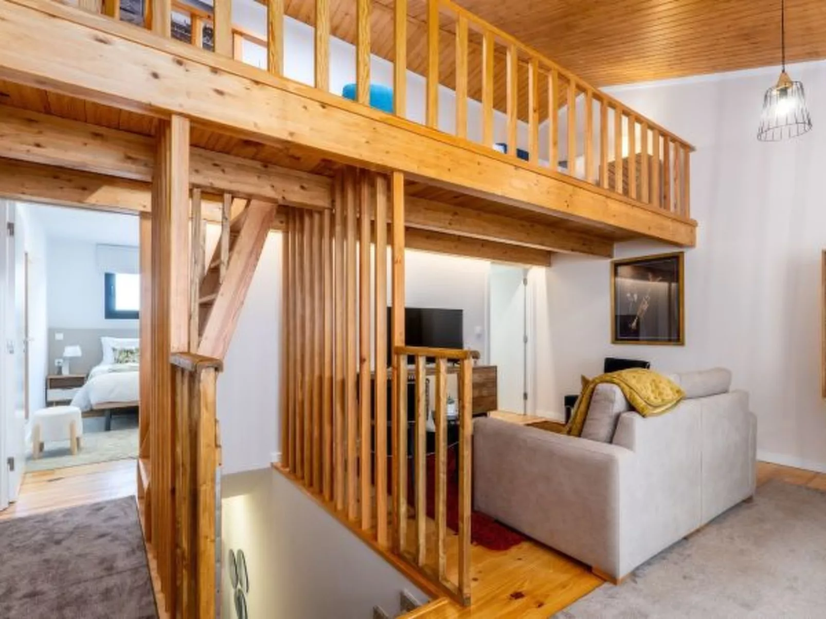 CITY CENTER COMFORT APARTMENT B by VACATIONY - Binnen